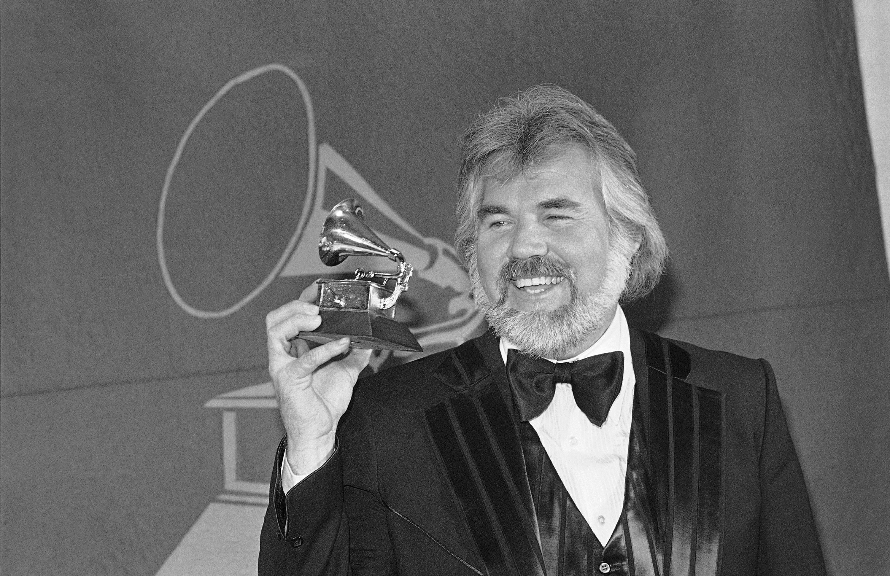 Crossover Country Superstar Kenny Rogers Dies At 81 Ap News