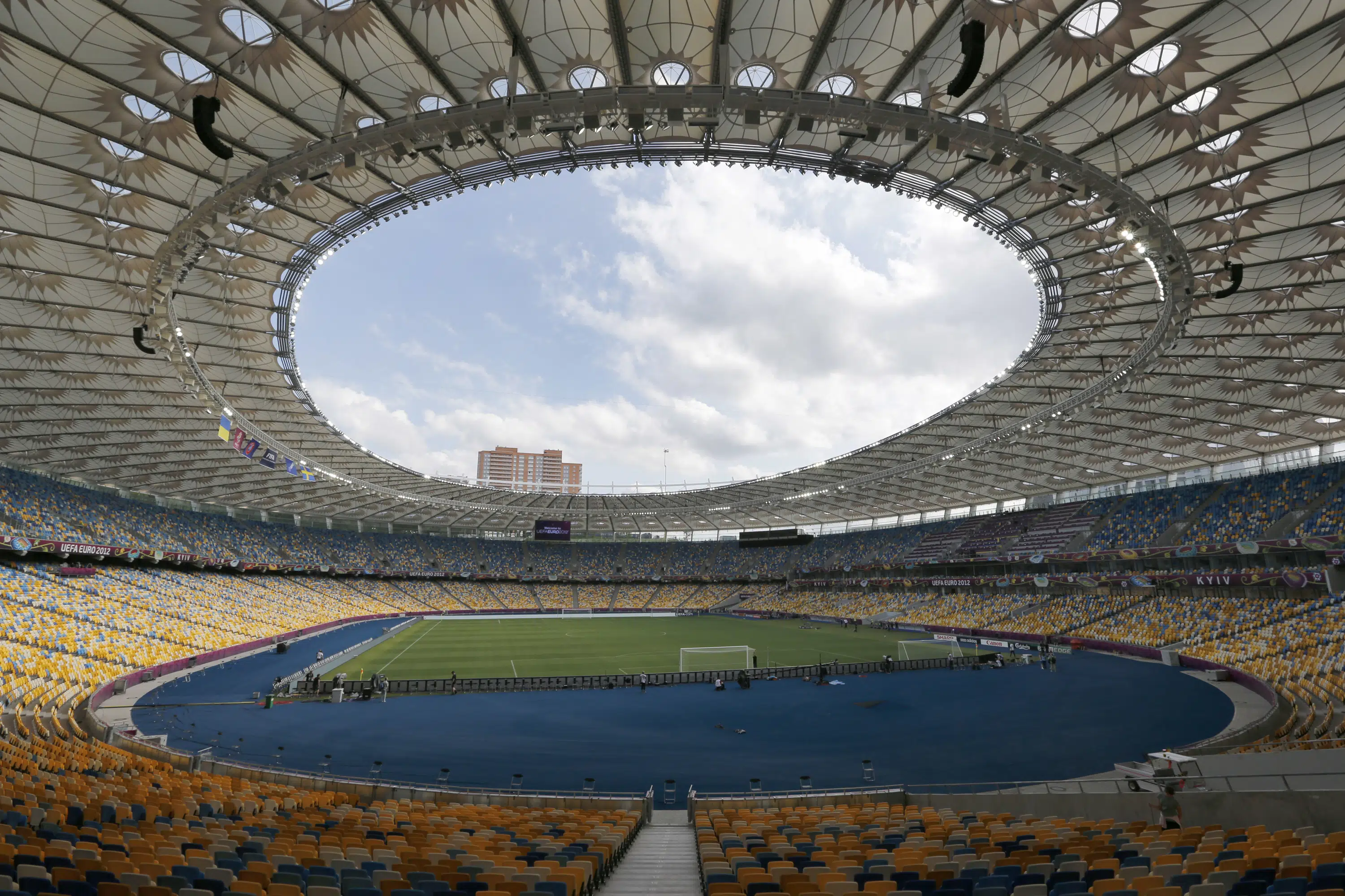 Ukrayna ve Türkiye’de futbol şampiyonluk yarışları saha dışında tehlikeyle karşı karşıya