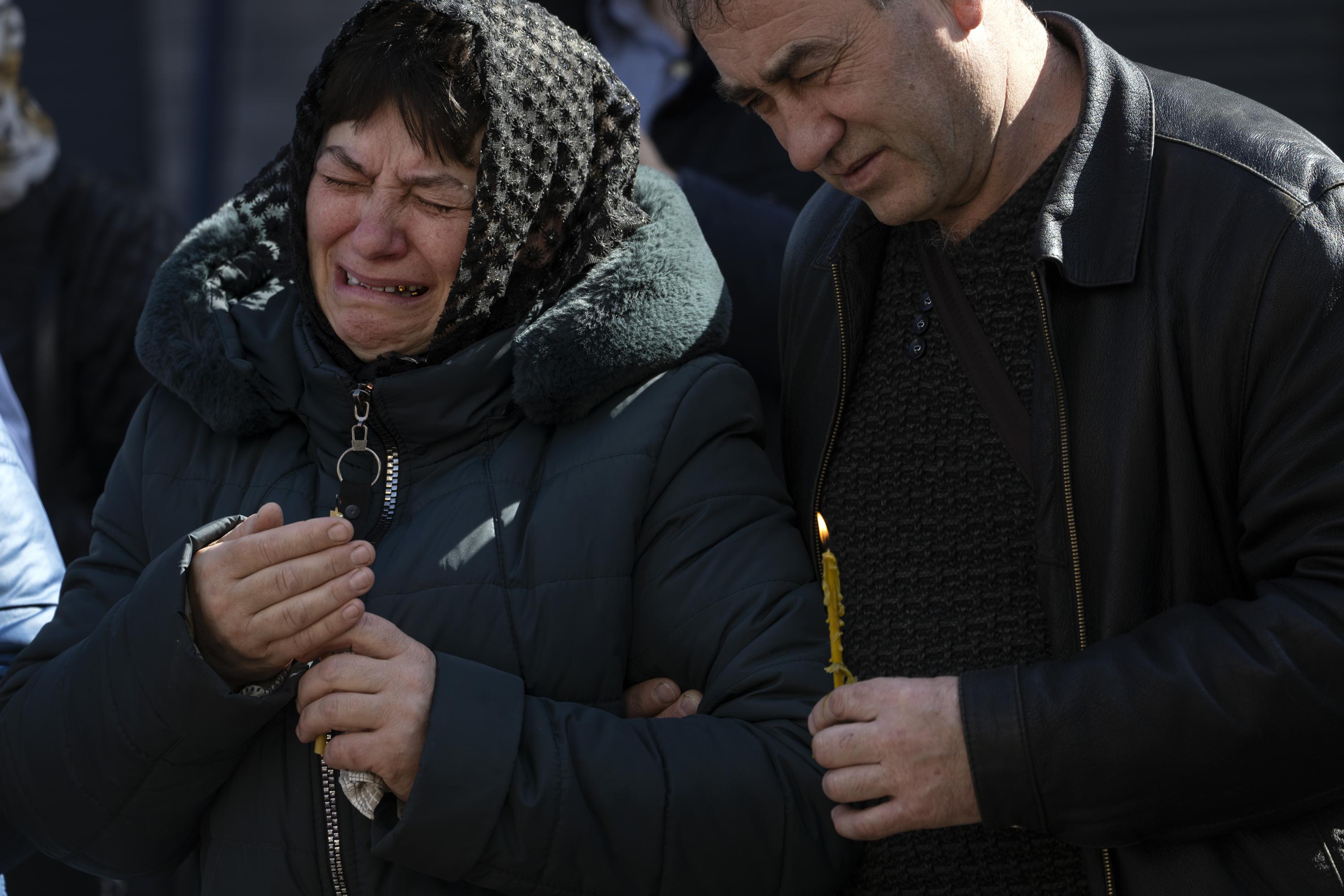Police: More than 900 civilian bodies found in Kyiv region – The Associated Press – en Español