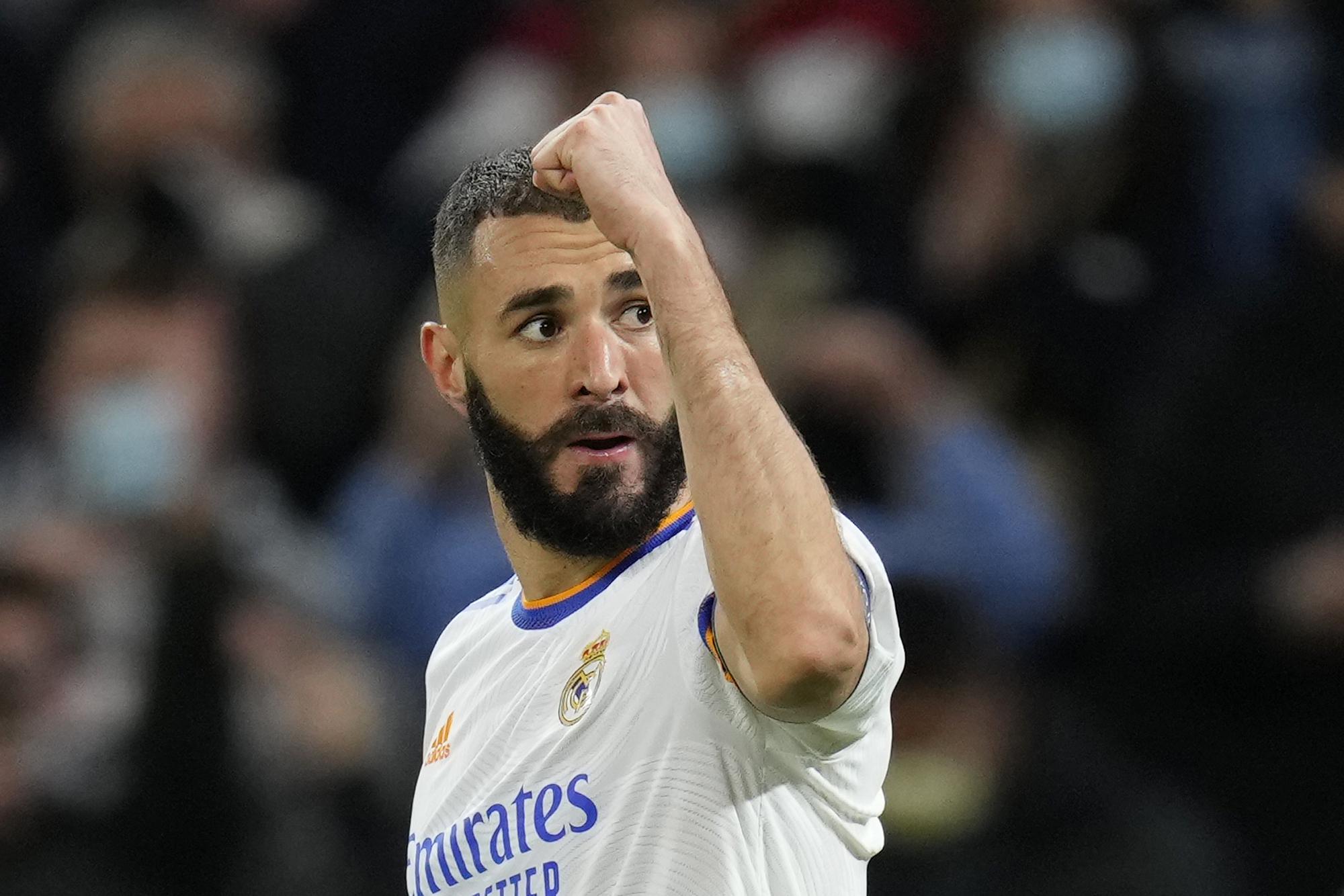 Benzema a marqué deux buts lors de la victoire 2-1 de Madrid sur le Shakhtar