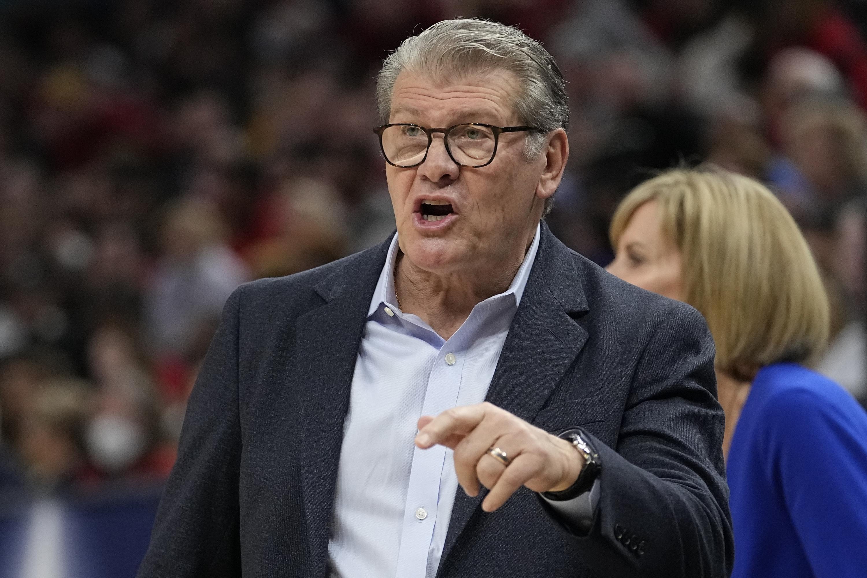 South Carolina And UConn Meet For Women s Hoops Championship AP News