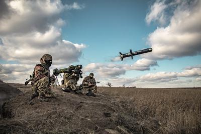 Soldados ucranianos en maniobras militares en la región de Donetsk, Ucrania, el 23 de diciembre de 2021. Foto suministrada por el Servicio de Prensa del Ministerio de Defensa de Ucrania. (Servicio de Prensa del Ministerio de Defensa de Ucrania via AP)