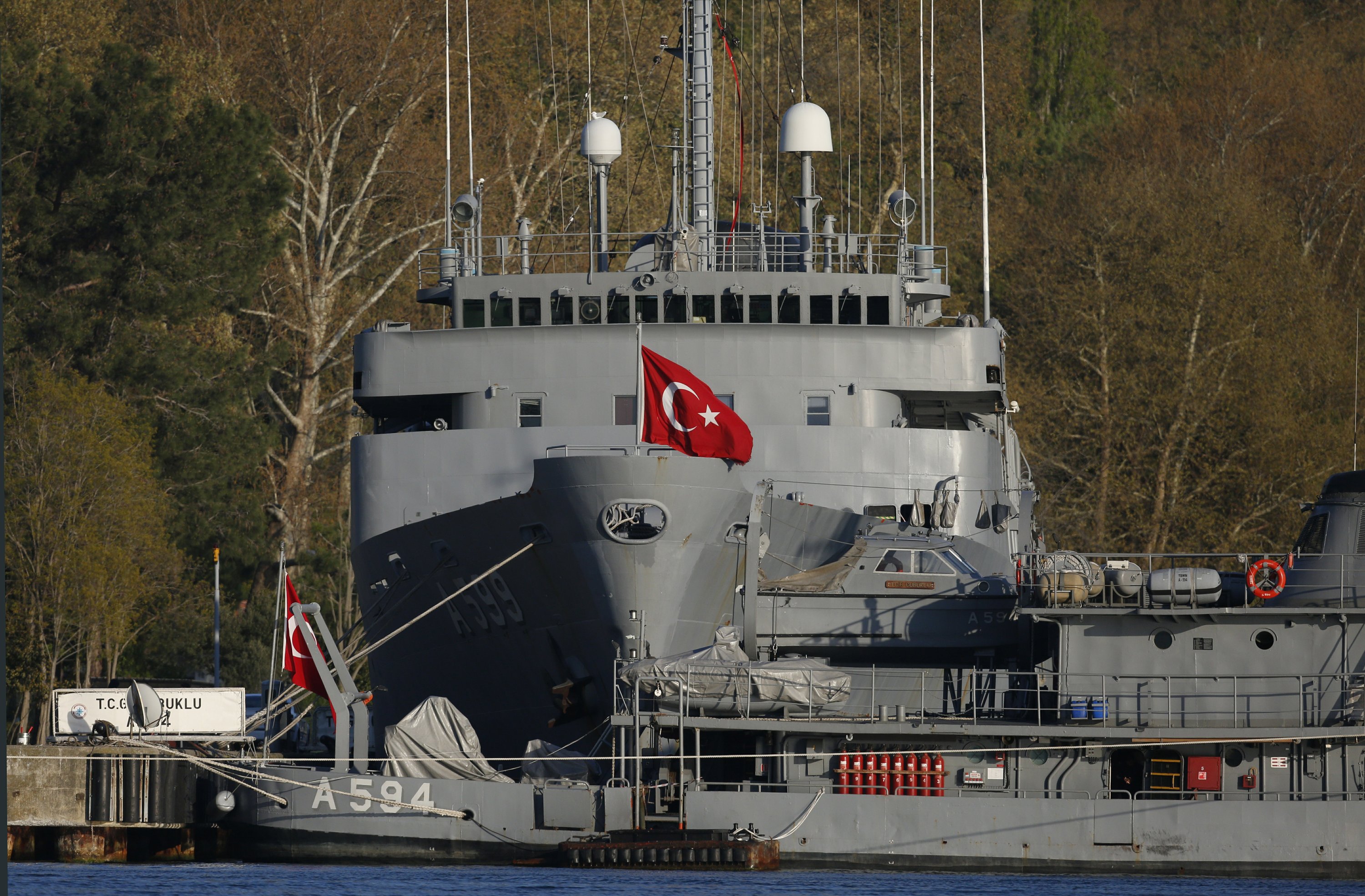 Turkey detains ex-admirals because of declaration on strait treaty