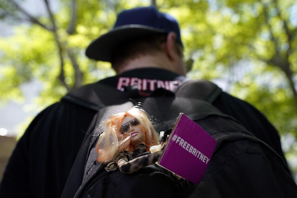 Britney Spears rompió el silencio: "Quiero recuperar mi vida" 3 Saige Douglas of Denver carries a Britney Spears doll in his backpack outside a court hearing concerning the pop singer's conservatorship at the Stanley Mosk Courthouse, Wednesday, June 23, 2021, in Los Angeles. (AP Photo/Chris Pizzello)
