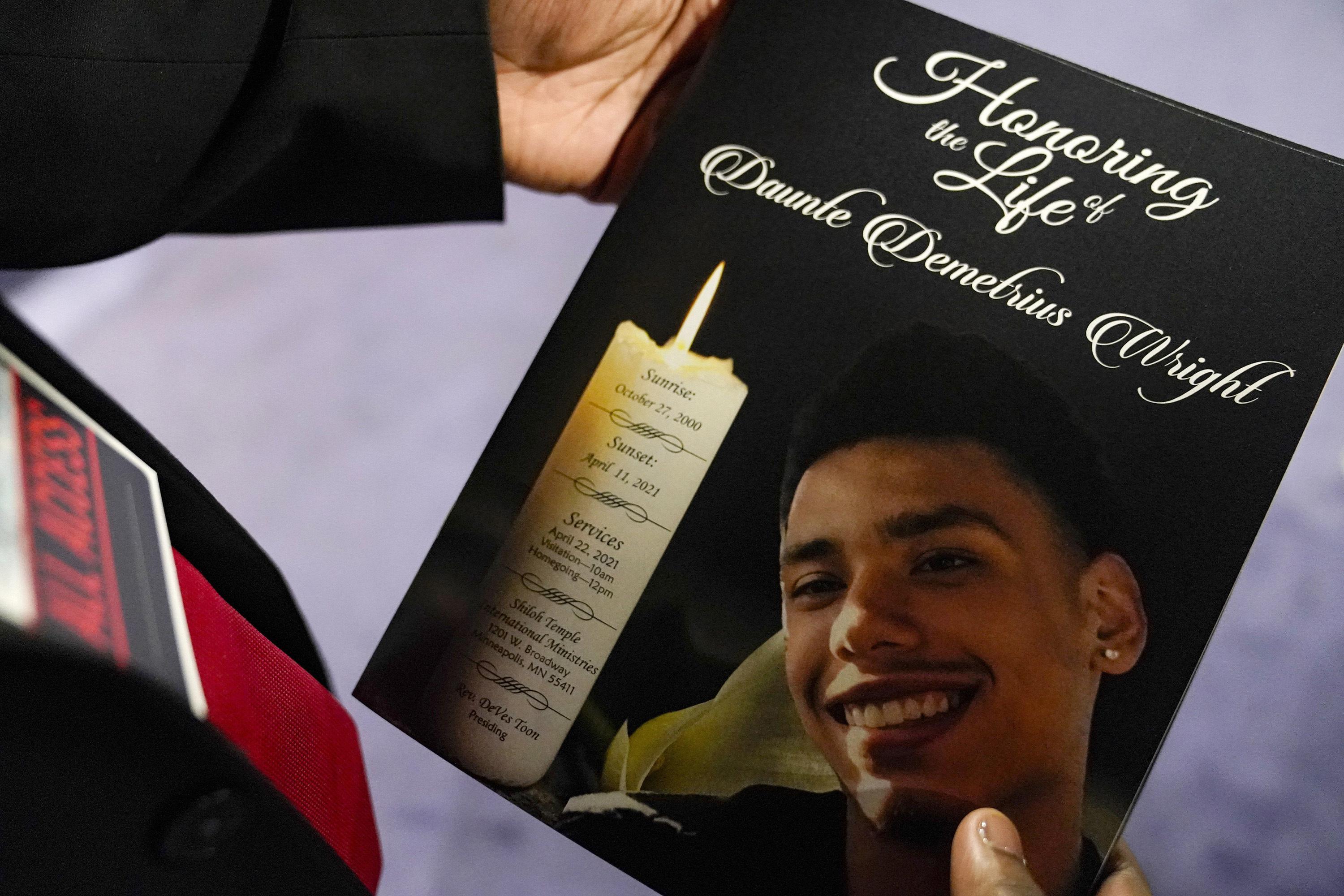 For Cop Who Shot Daunte Wright Will Wrong Gun Plea Work Ap News