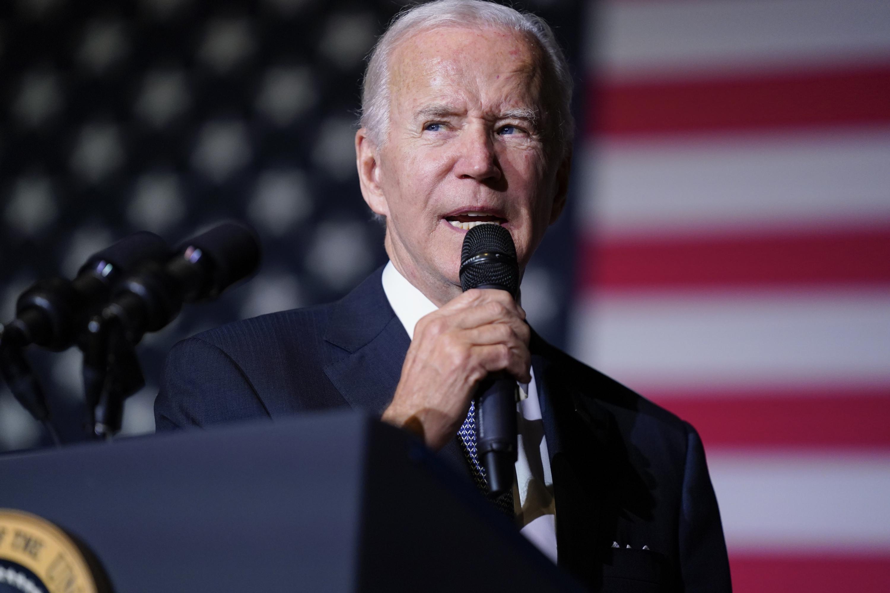 Court temporarily blocks Biden's student loan forgiveness | AP News