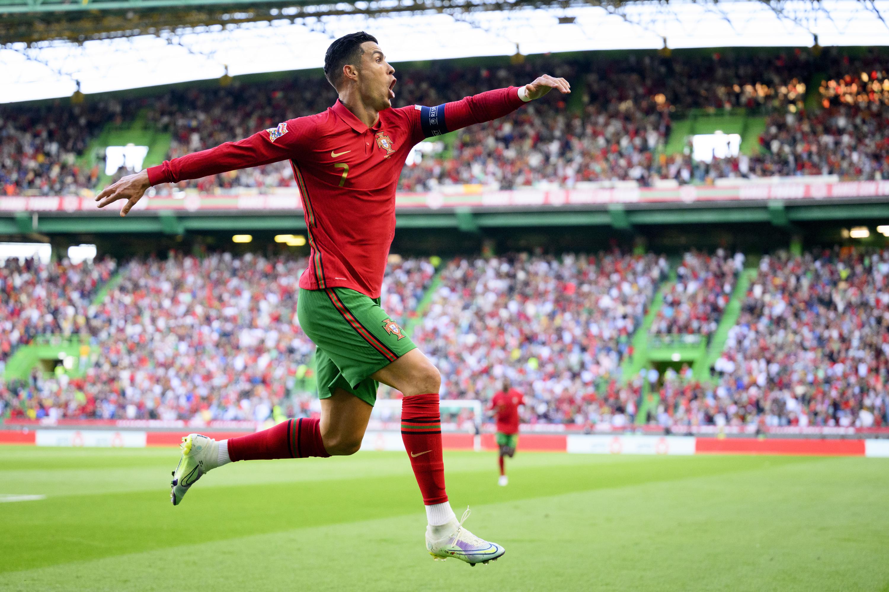 Cristiano Ronaldo Scores on a Header Against Czech Republic