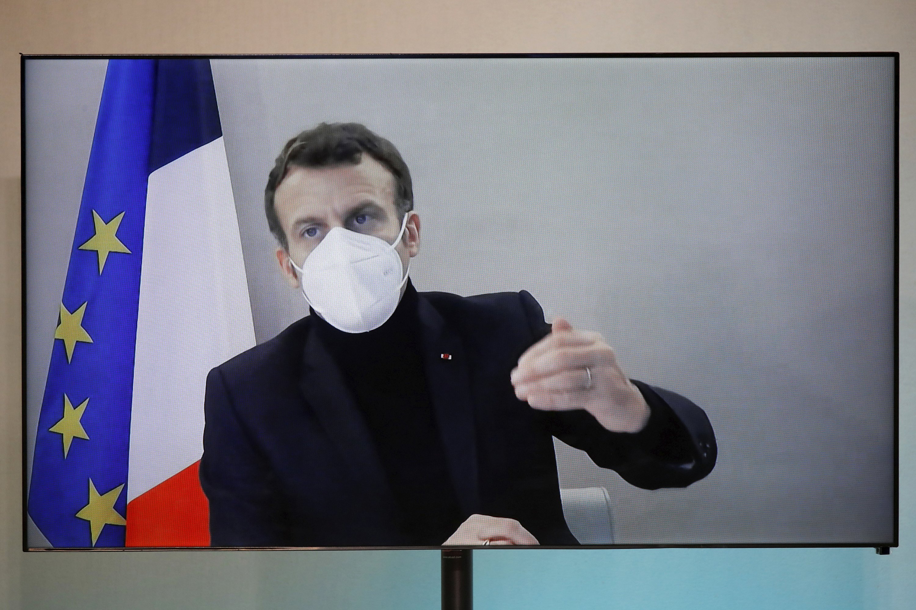 Macron affected by the virus at the presidential withdrawal with fever