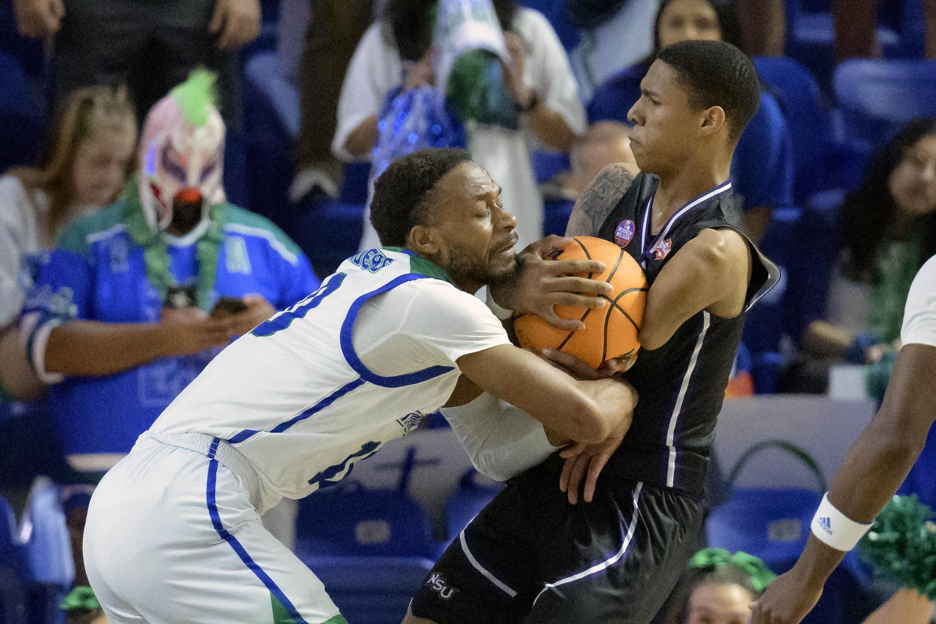 Men's basketball clinches Southland berth with HBU win - Texas A&M-Corpus  Christi Athletics