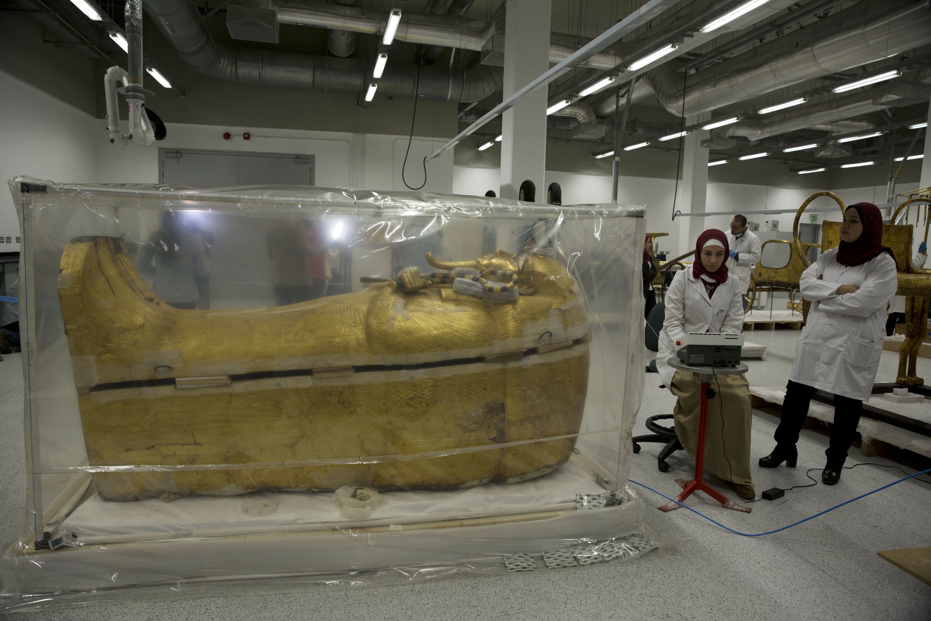Egypt Begins Restoration On King Tut S Golden Coffin Ap News