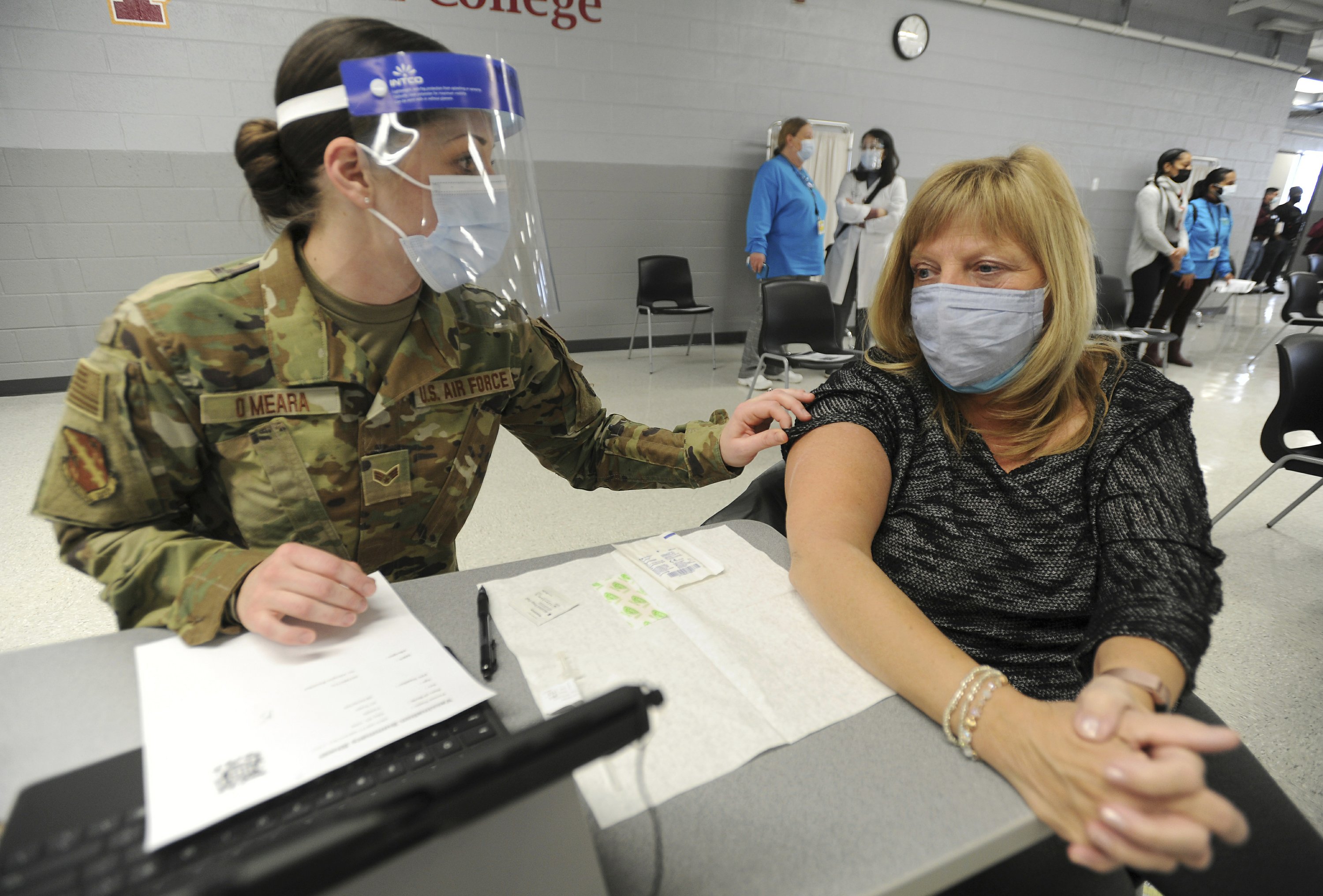 Pentagon deploys troops to fuel COVID-19 vaccine station