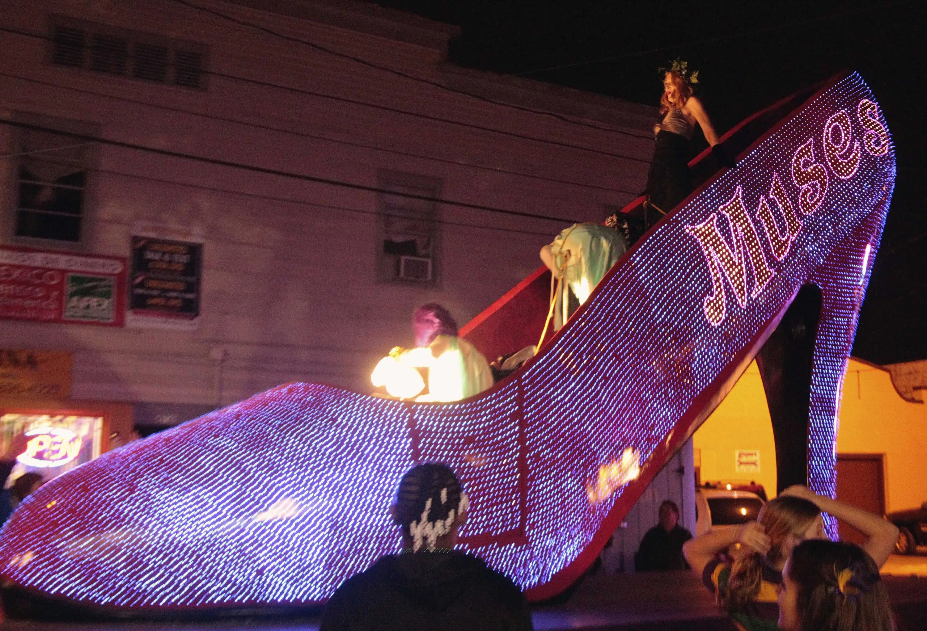 Répandre la joie : parcours de parade plus longs OKd pour Mardi Gras