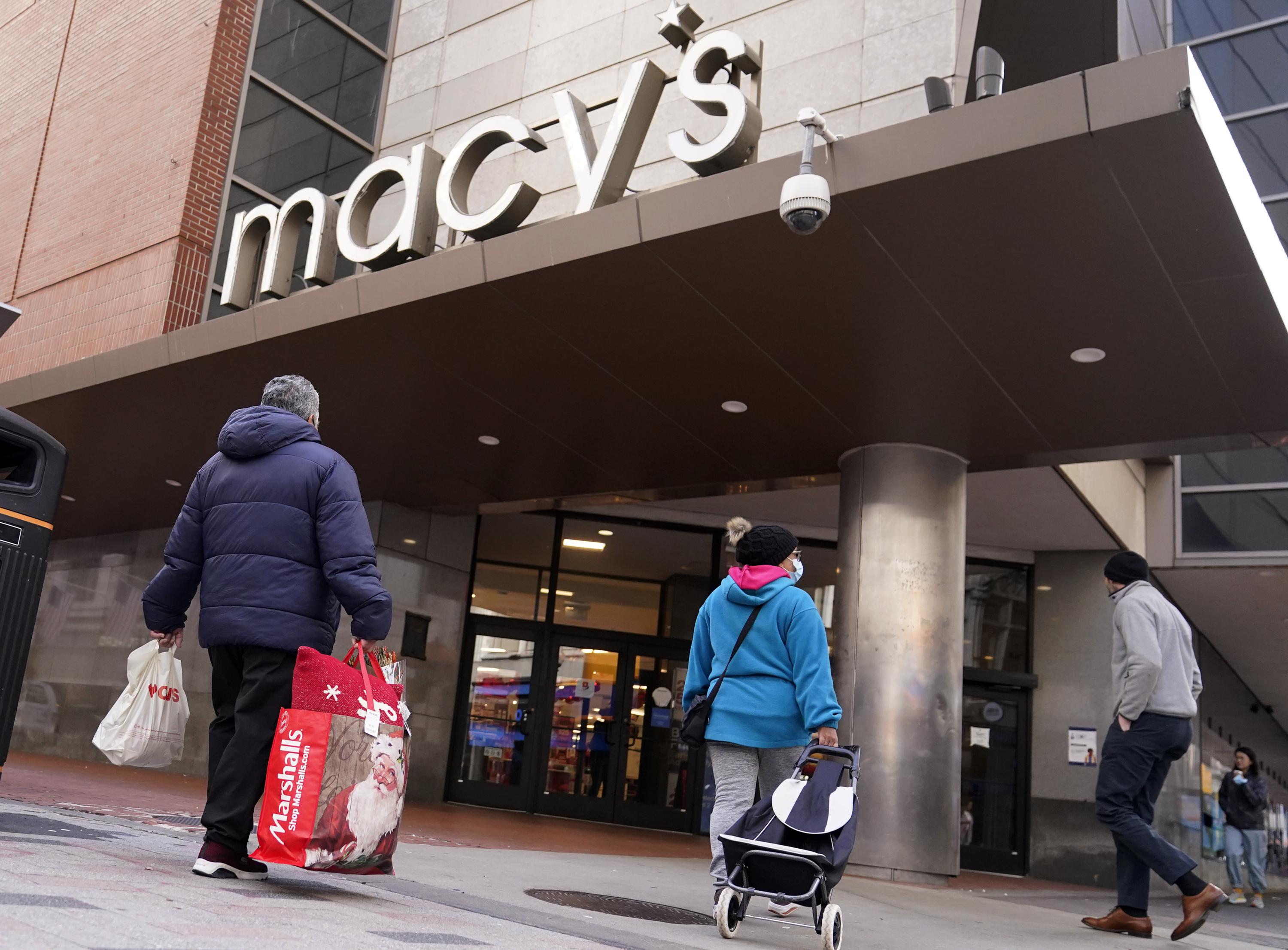 Macy's, Kohl's, Gap point to cloudy holiday retail picture