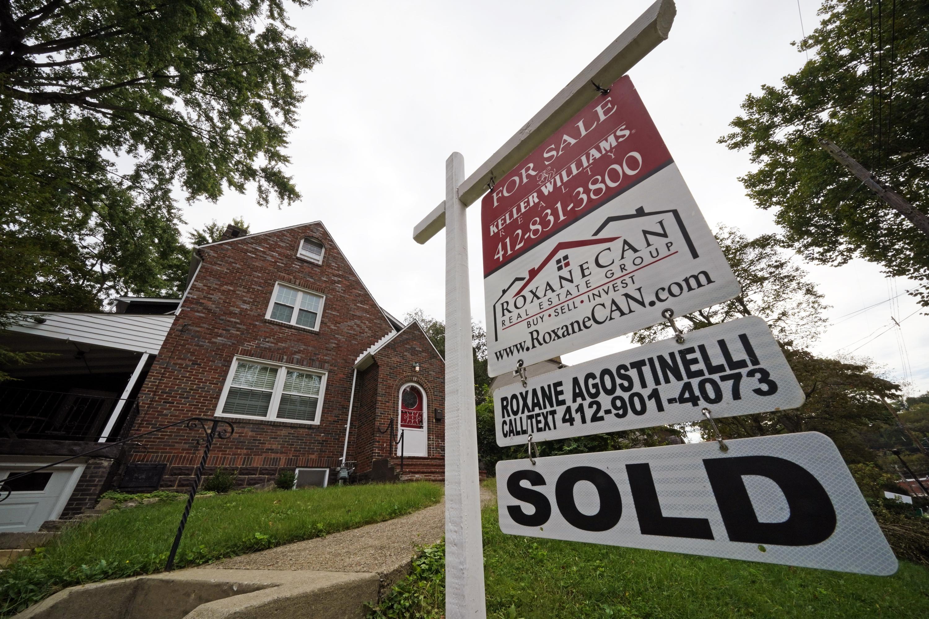 US home sales fall with available properties at a record