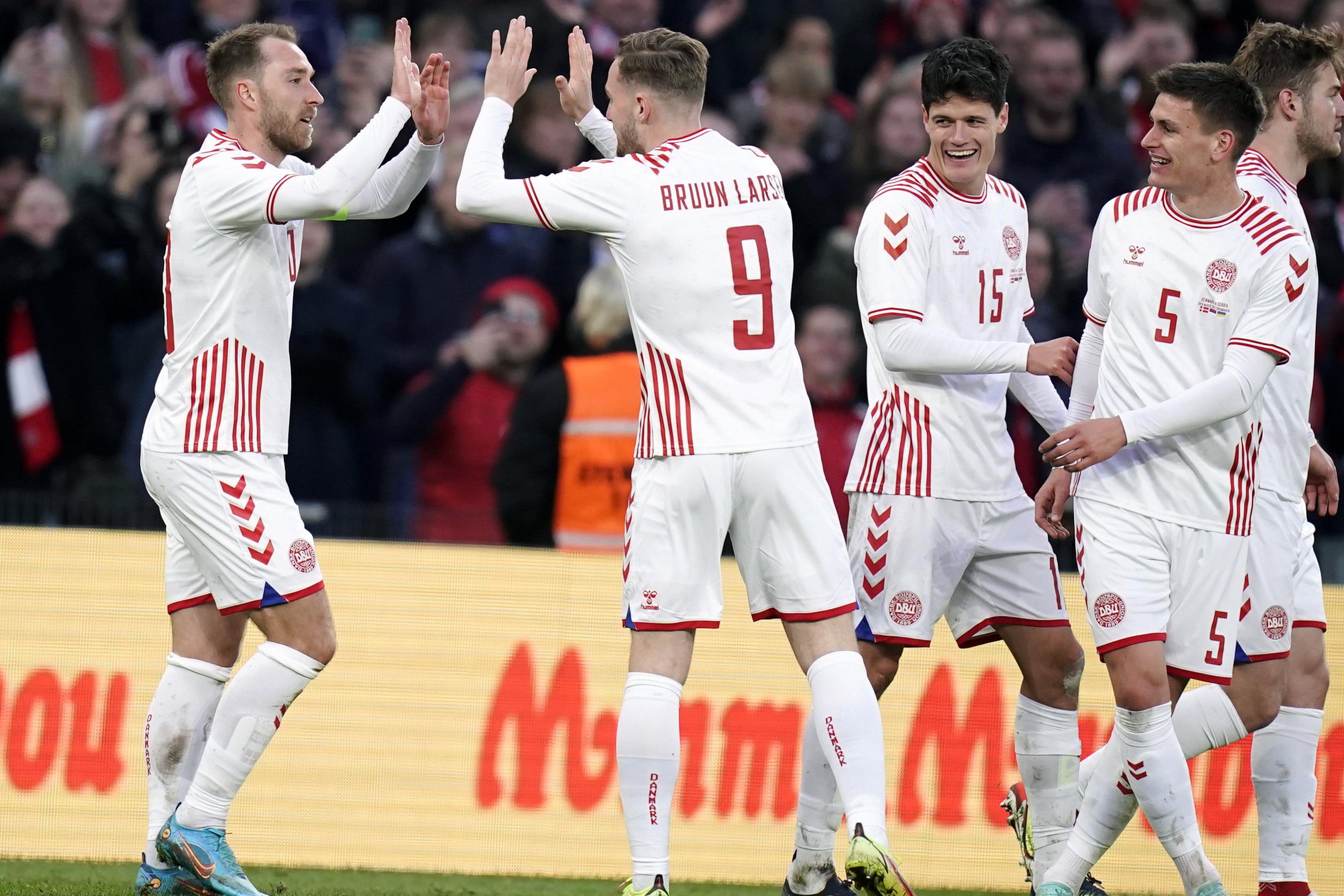 Eriksen anota en una emotiva remontada en el Parken Stadium