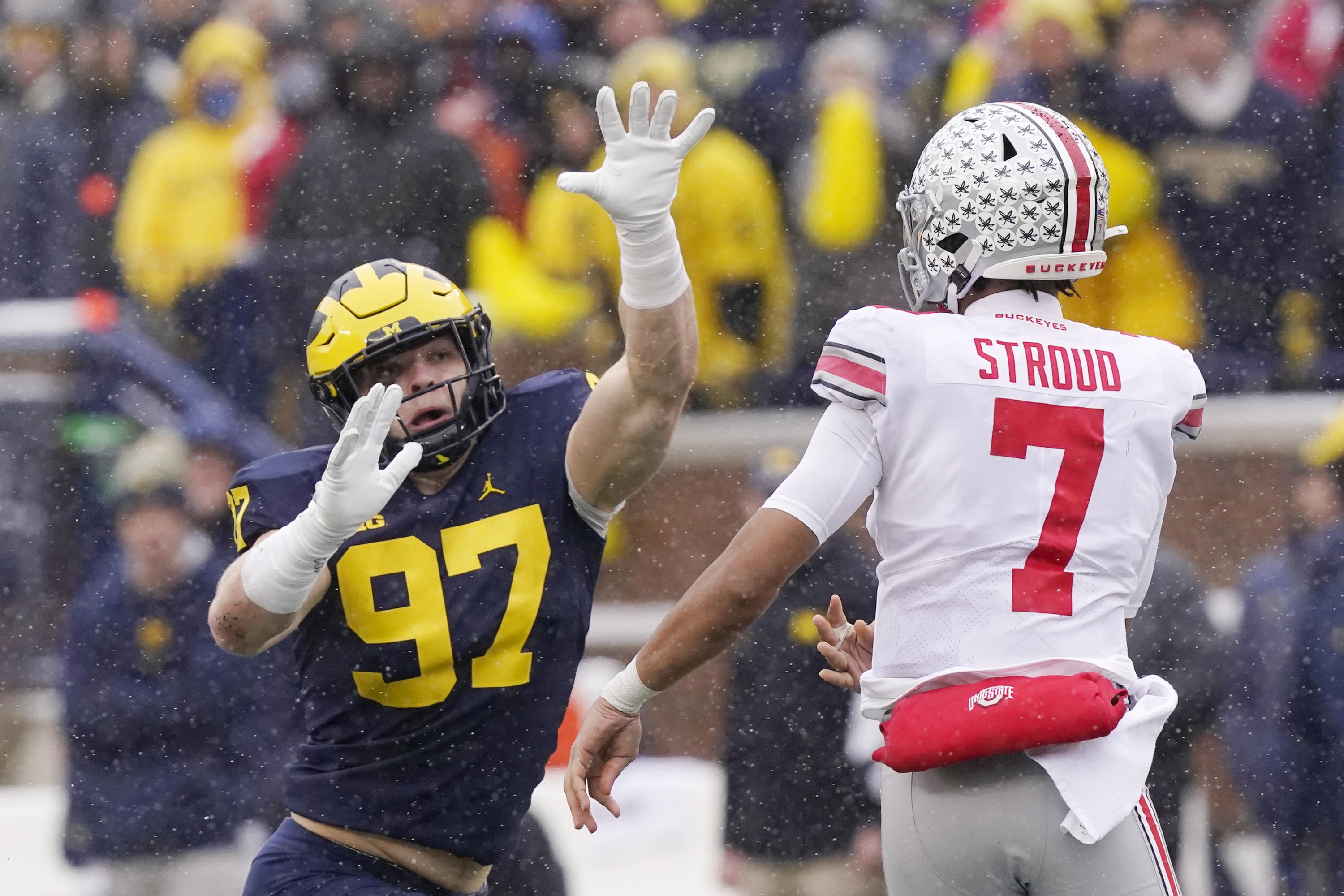 Michigan's Hutchinson, Spartans' Tucker earn Big Ten honors | AP News