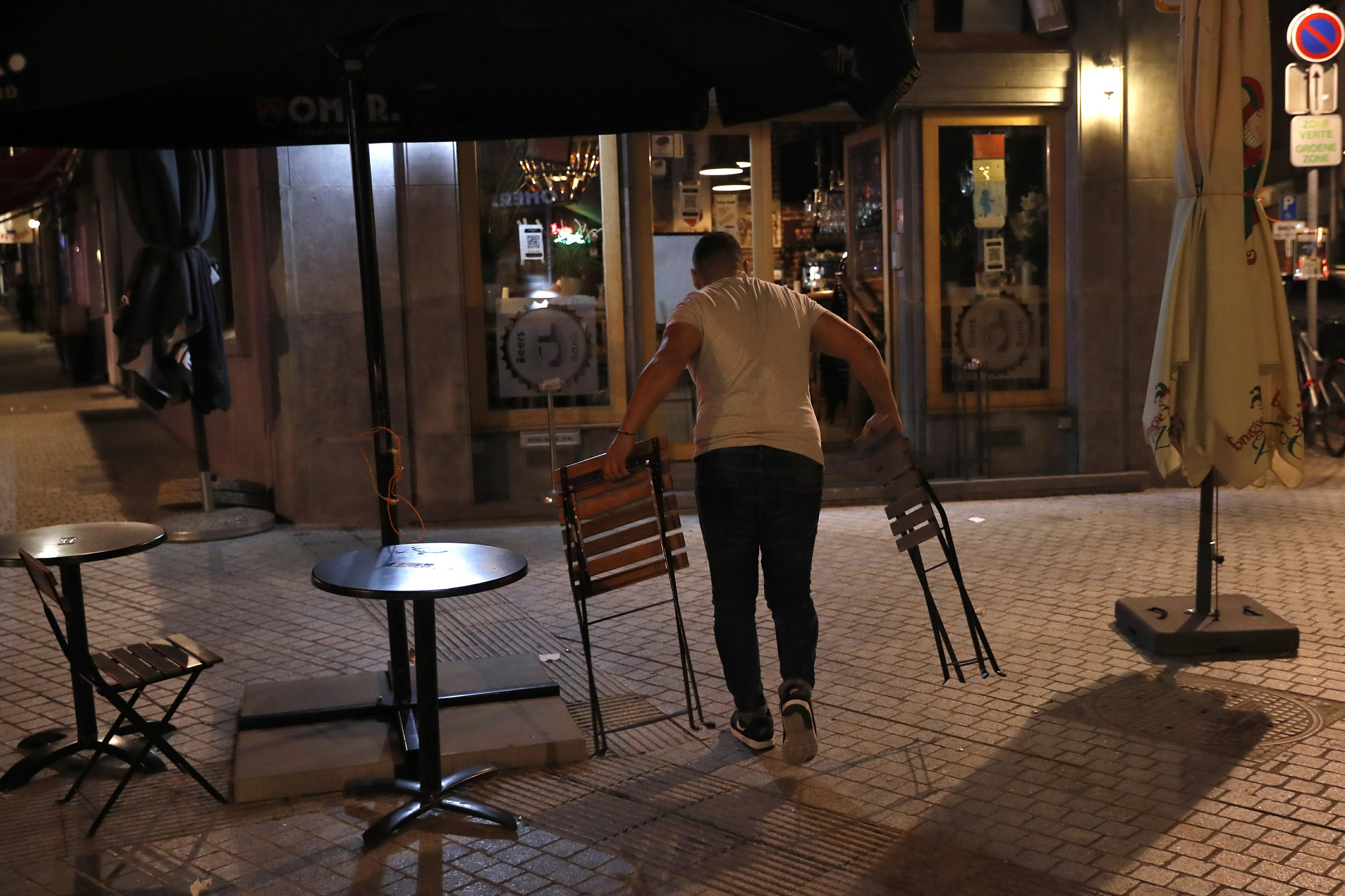 bar-or-restaurant-the-big-issue-in-pandemicstruck-brussels