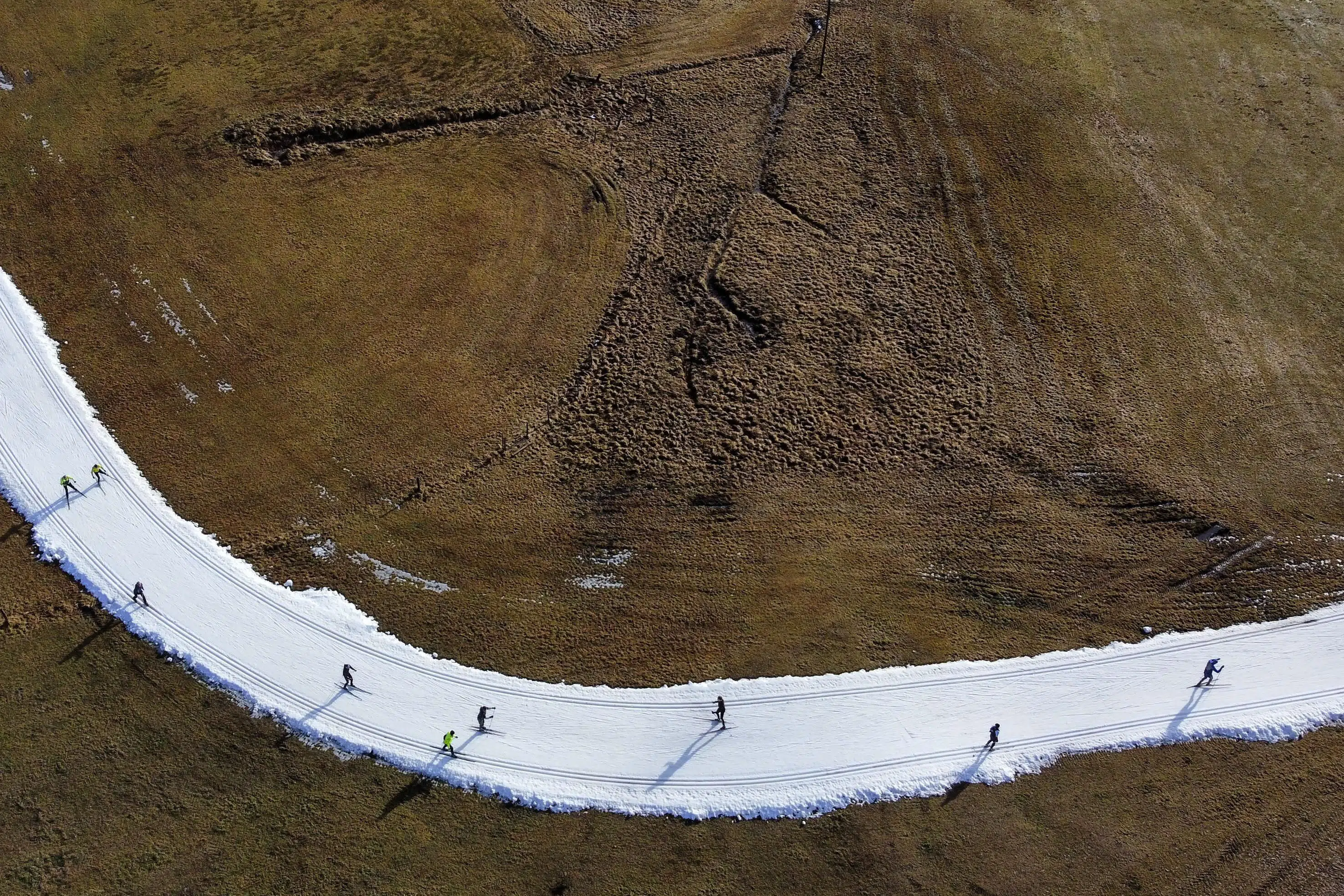 AP PHOTOS: La neige est absente alors que l’Europe ressent la chaleur de l’hiver