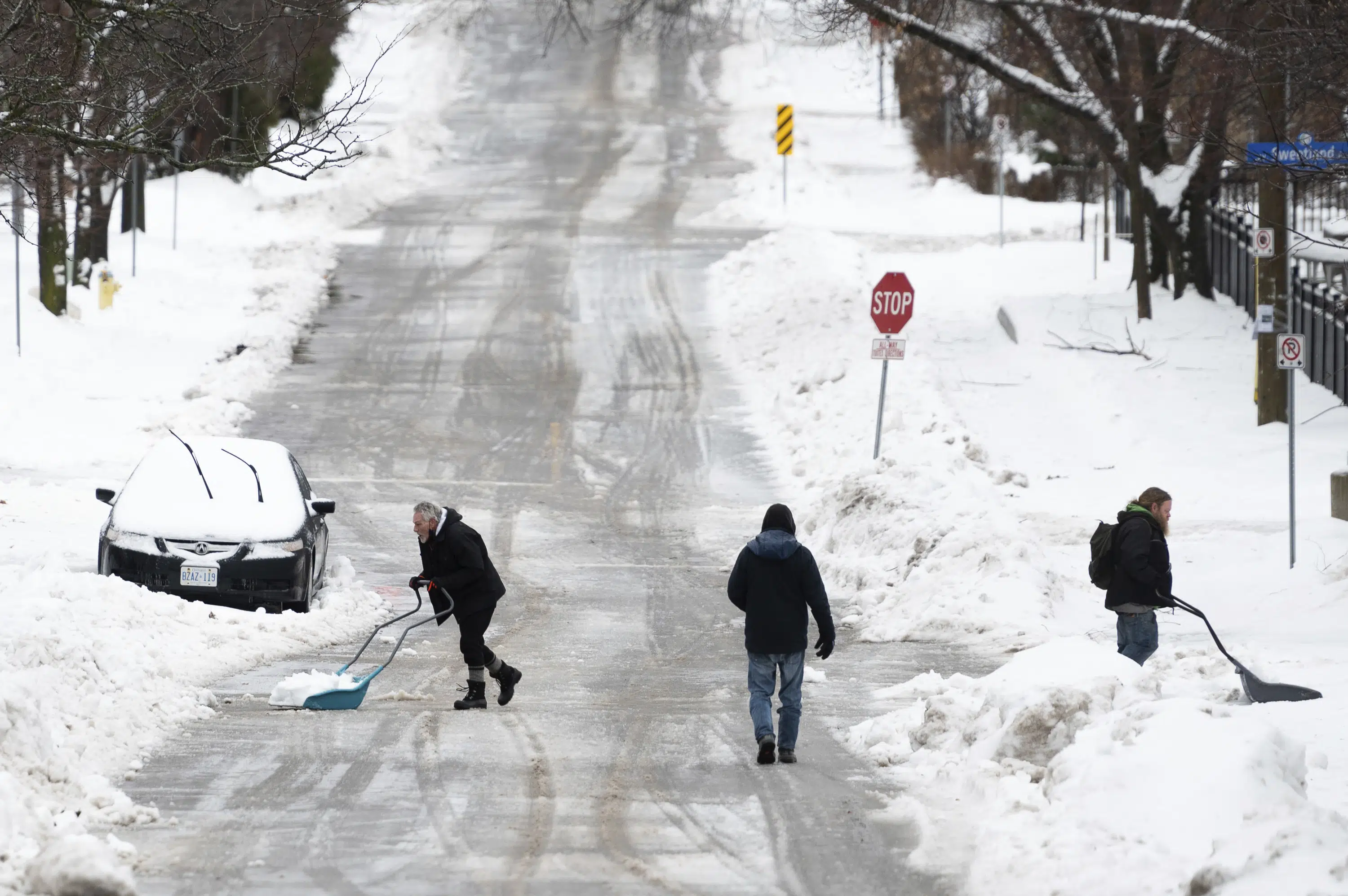 Tormenta de invierno cancela vuelos y cierra escuelas en Canadá