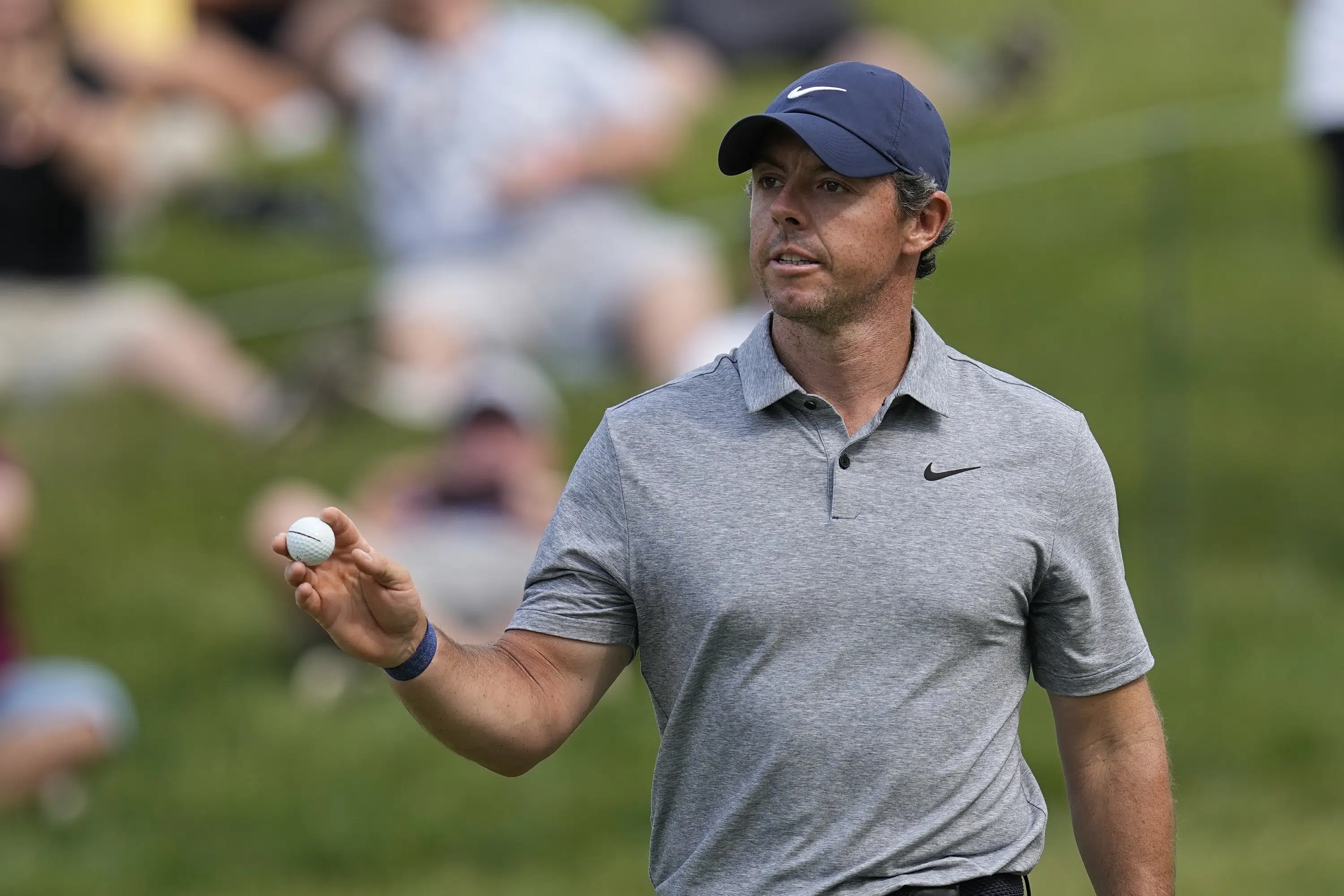 McIlroy tied for lead at Memorial by making fewest mistakes