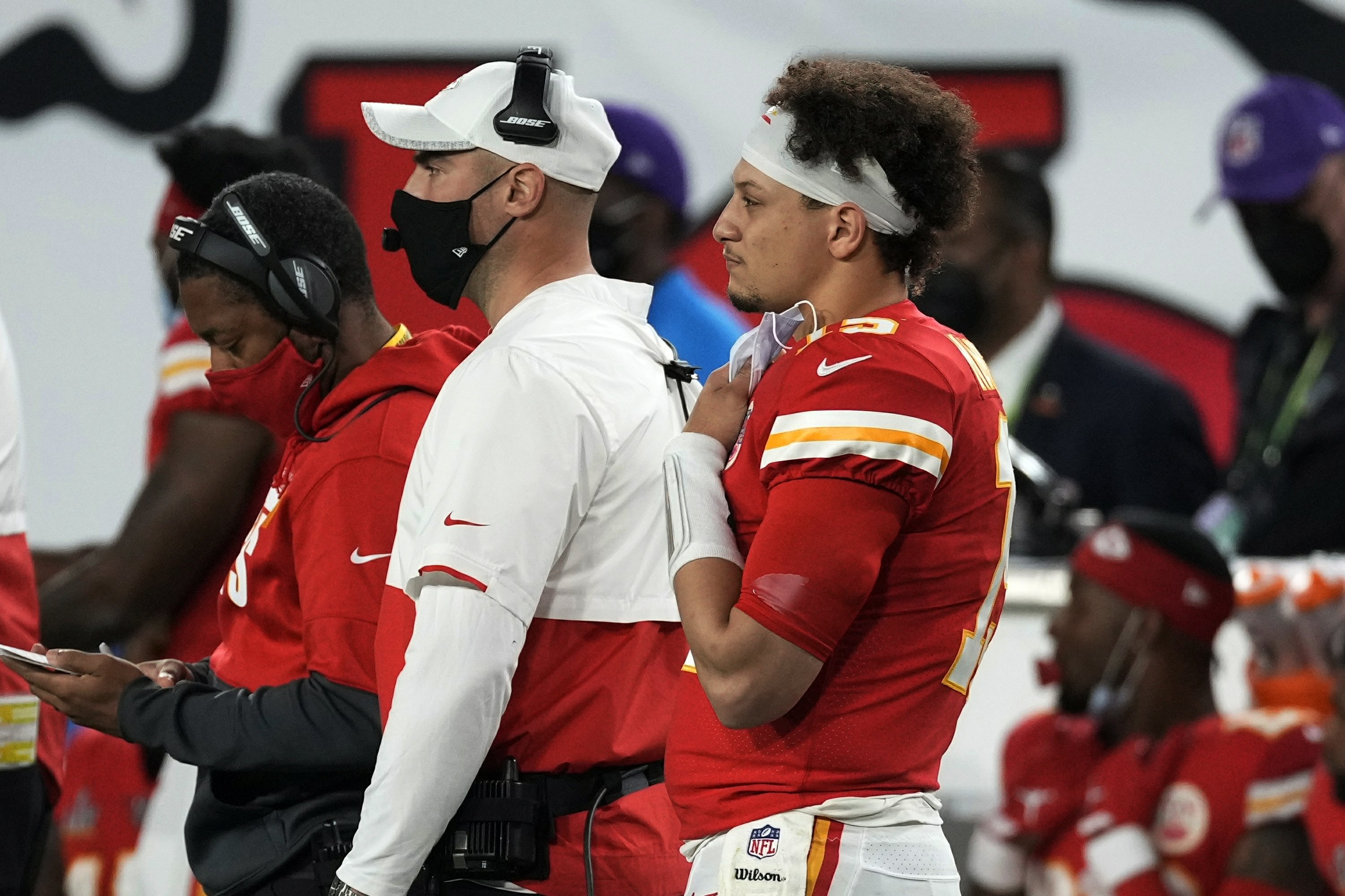 Buccaneers batter Mahomes in 31-9 Super Bowl rout of Chiefs | AP News