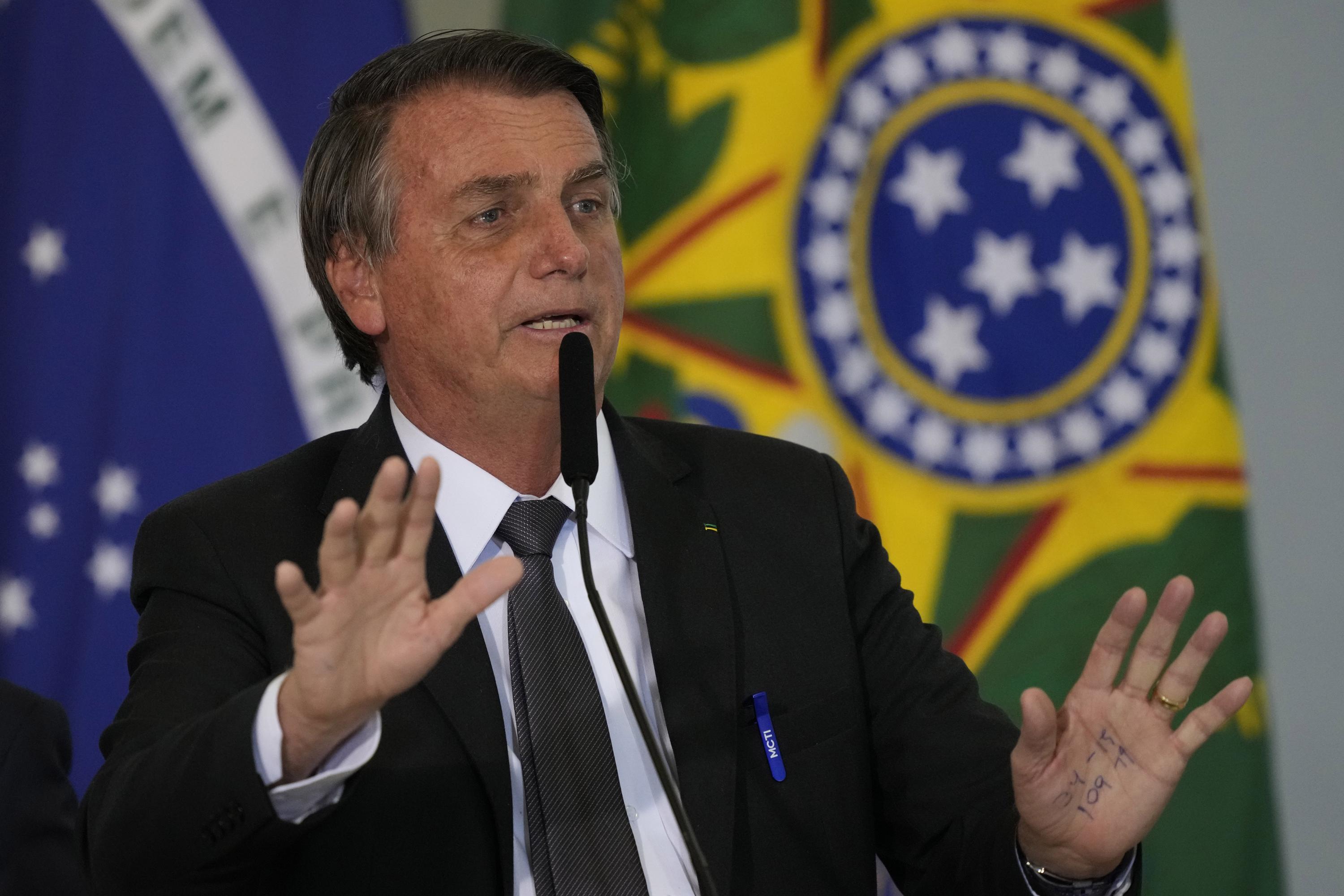 Sau khi bị nấc, Bolsonaro có thể phải phẫu thuật đường ruột