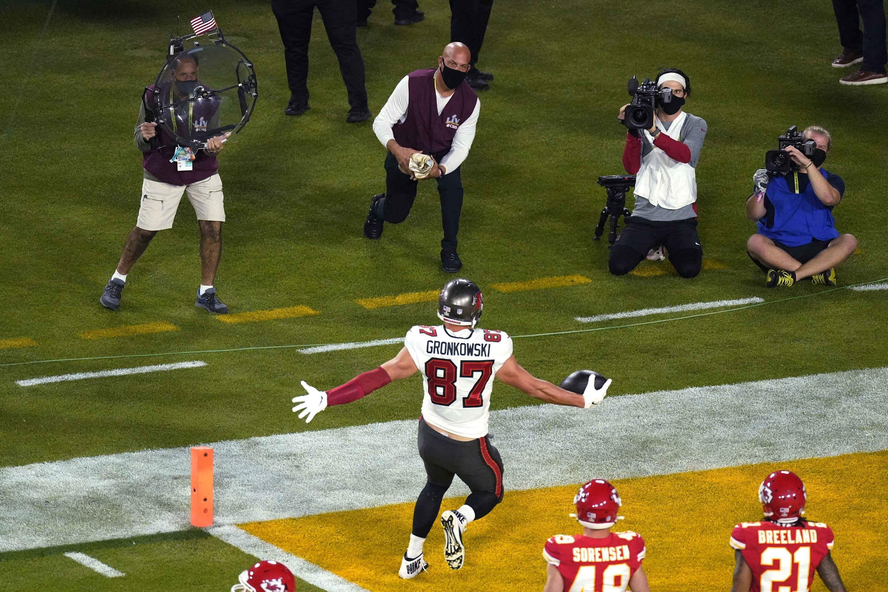 Tom Brady earns seventh Super Bowl ring, leads Buccaneers to dominant 31-9  win over Chiefs - The Boston Globe