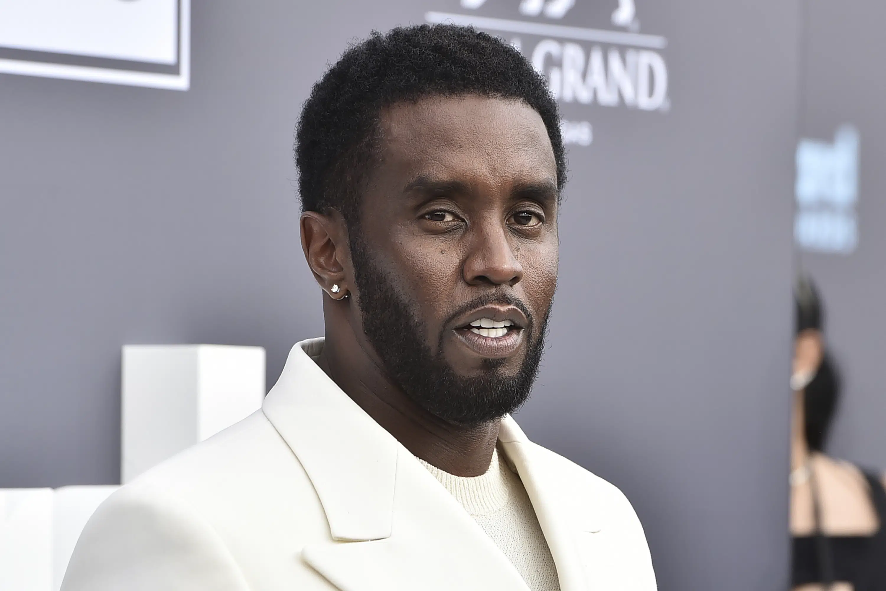 يقول Sean ‘Diddy’ Combs في دعوى قضائية إن عملاق الأرواح Diageo أهمل علاماته التجارية من الفودكا والتكيلا