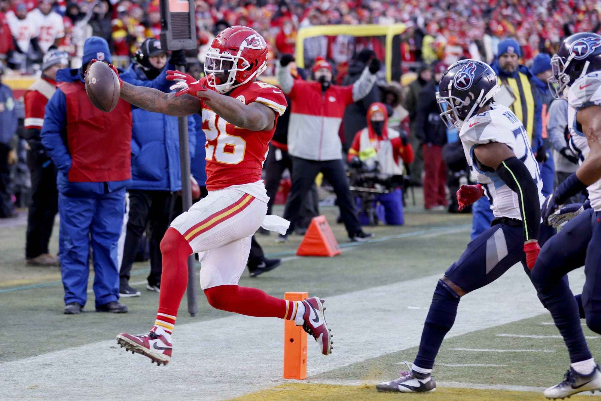 Ratings dip for NFL conference championship games | AP News