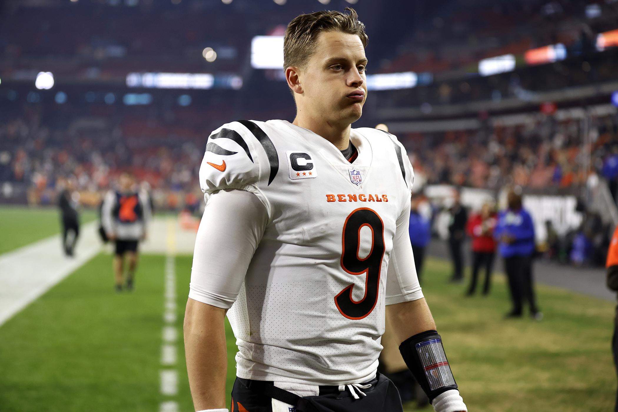 Joe Burrow has the best 'tiny hands' response for a dumb NFL