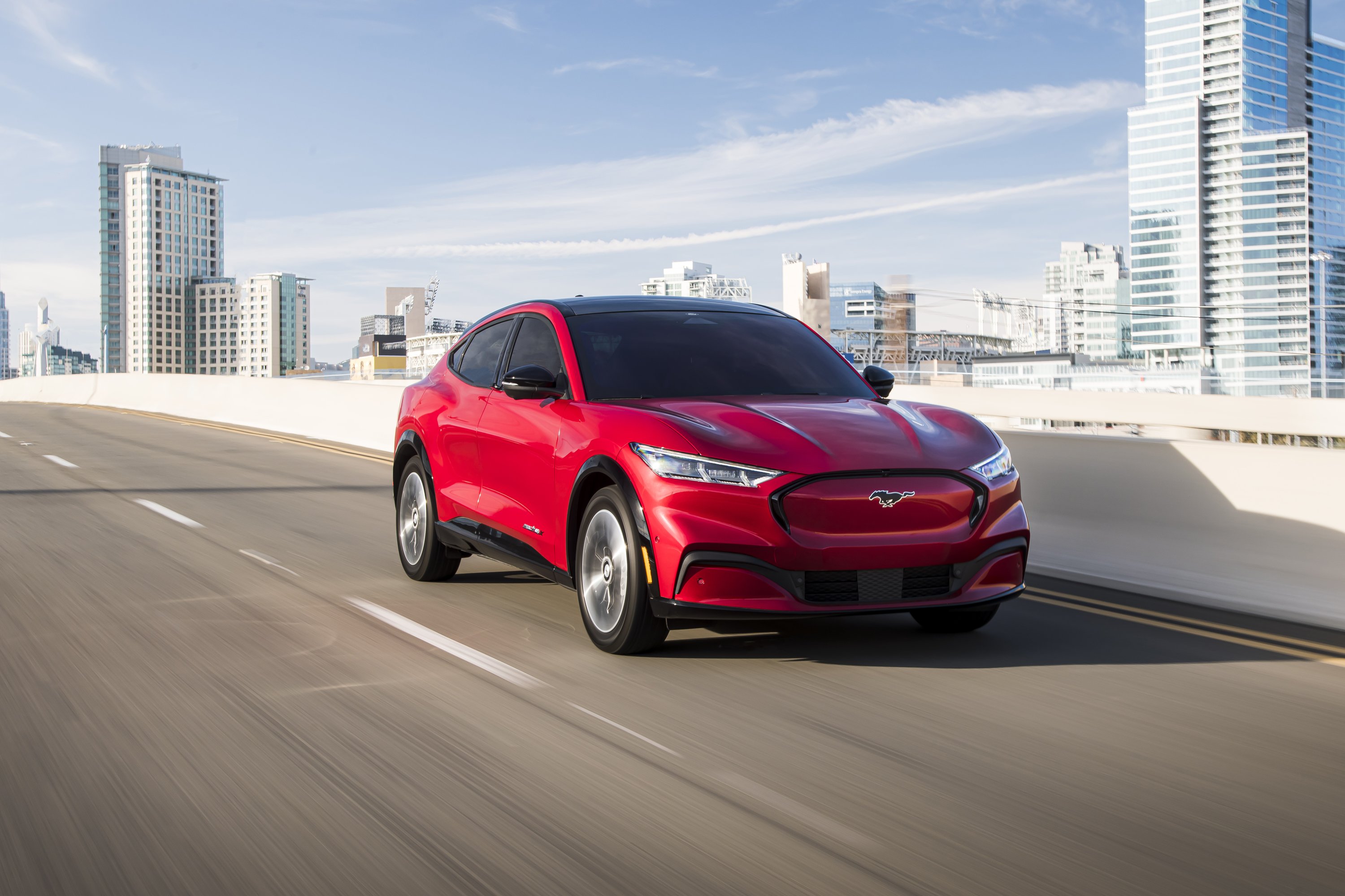 edmunds-2021-ford-mustang-mach-e-vs-2020-tesla-model-y