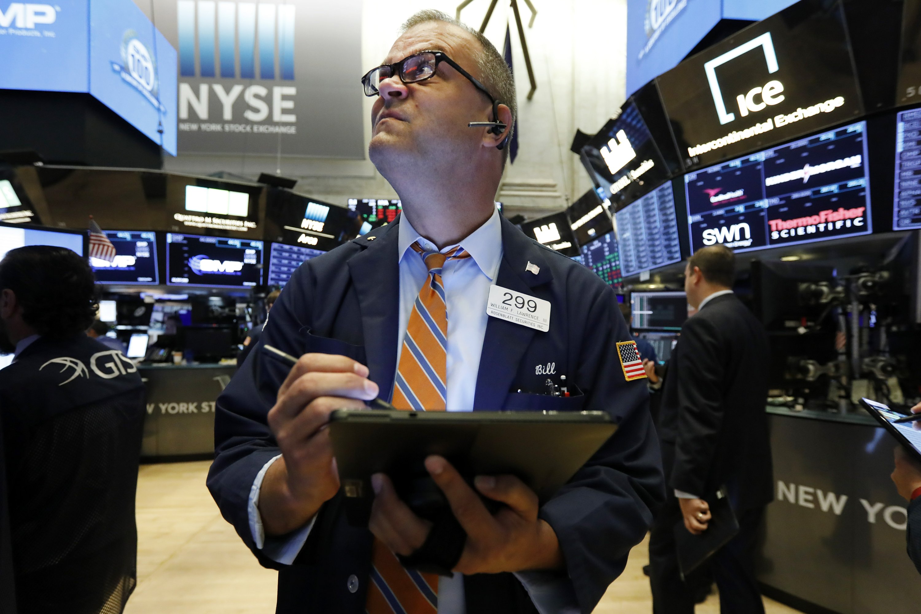 Wall Street vuelve a cerrar con ganancias AP News