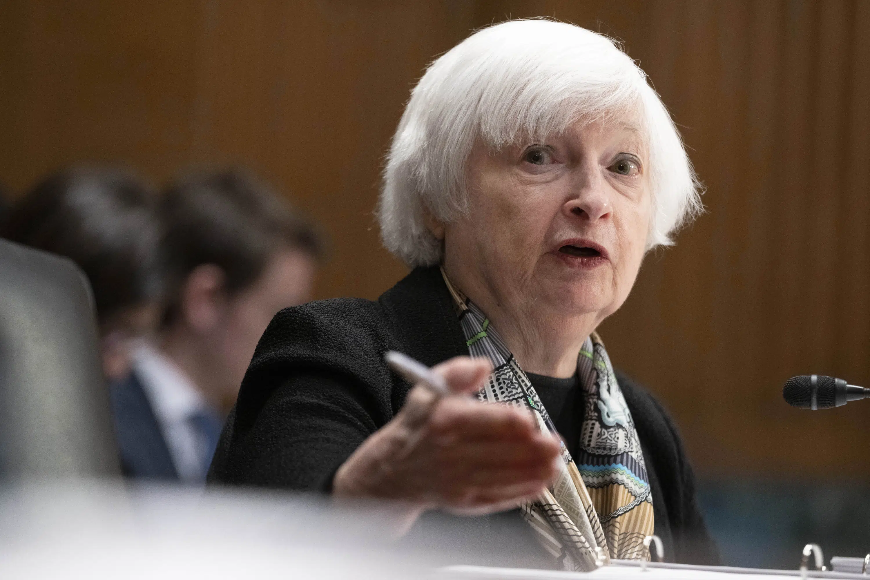 Yellen kündigt solides Bankensystem an, da neue Rettungspakete angeordnet werden