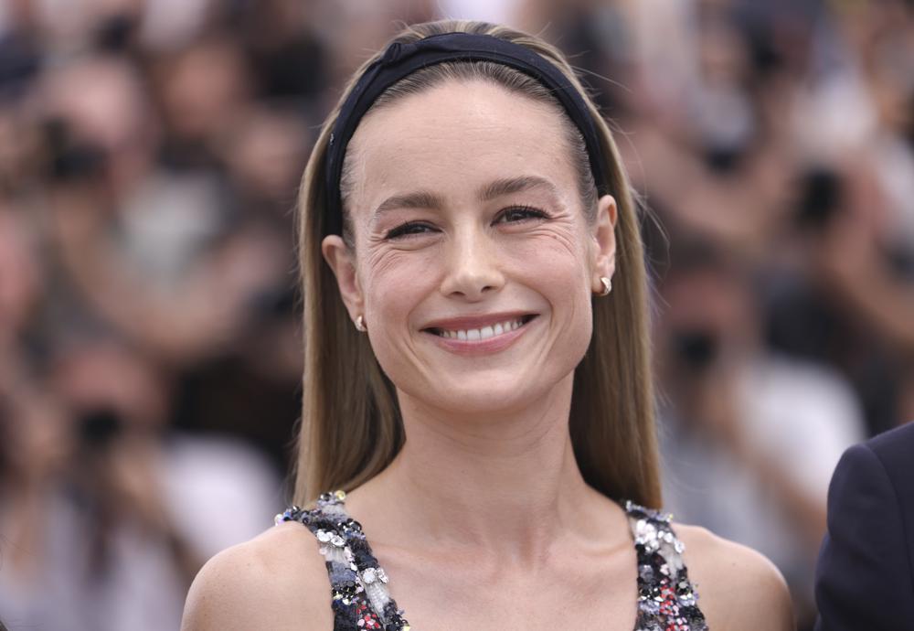 Brie Larson, miembro del jurado, posa para los fotógrafos en la sesión fotográfica para el jurado en el 76° festival internacional de cine, Cannes, sur de Francia, el martes 16 de mayo de 2023. (Foto de Vianney Le Caer/Invision/AP)