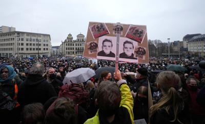 La protesta contra las medidas antiCOVID en Bruselas el 26 de diciembre de 2021.  (Foto AP/Virginia Mayo)