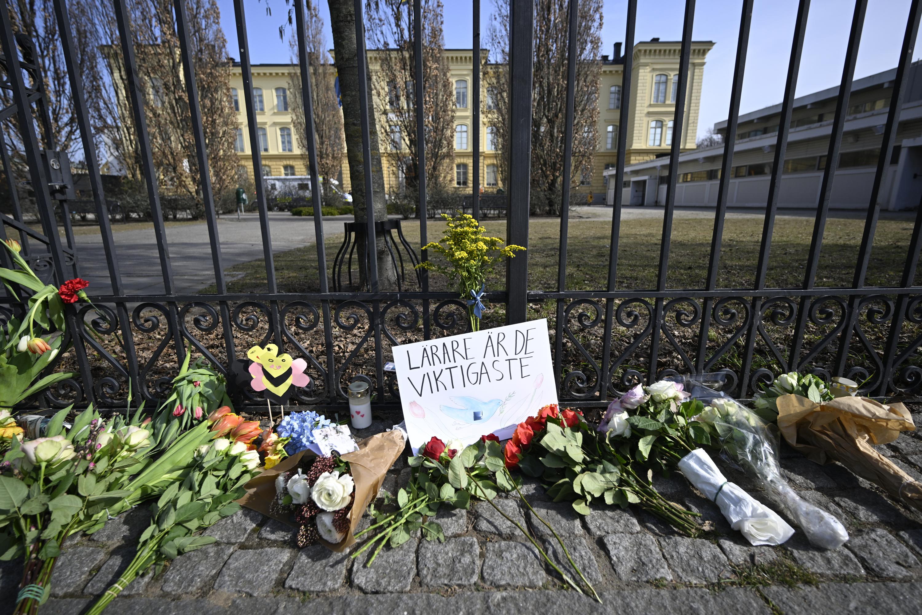 Escuela secundaria sueca 2 maestros asesinados, estudiante arrestado