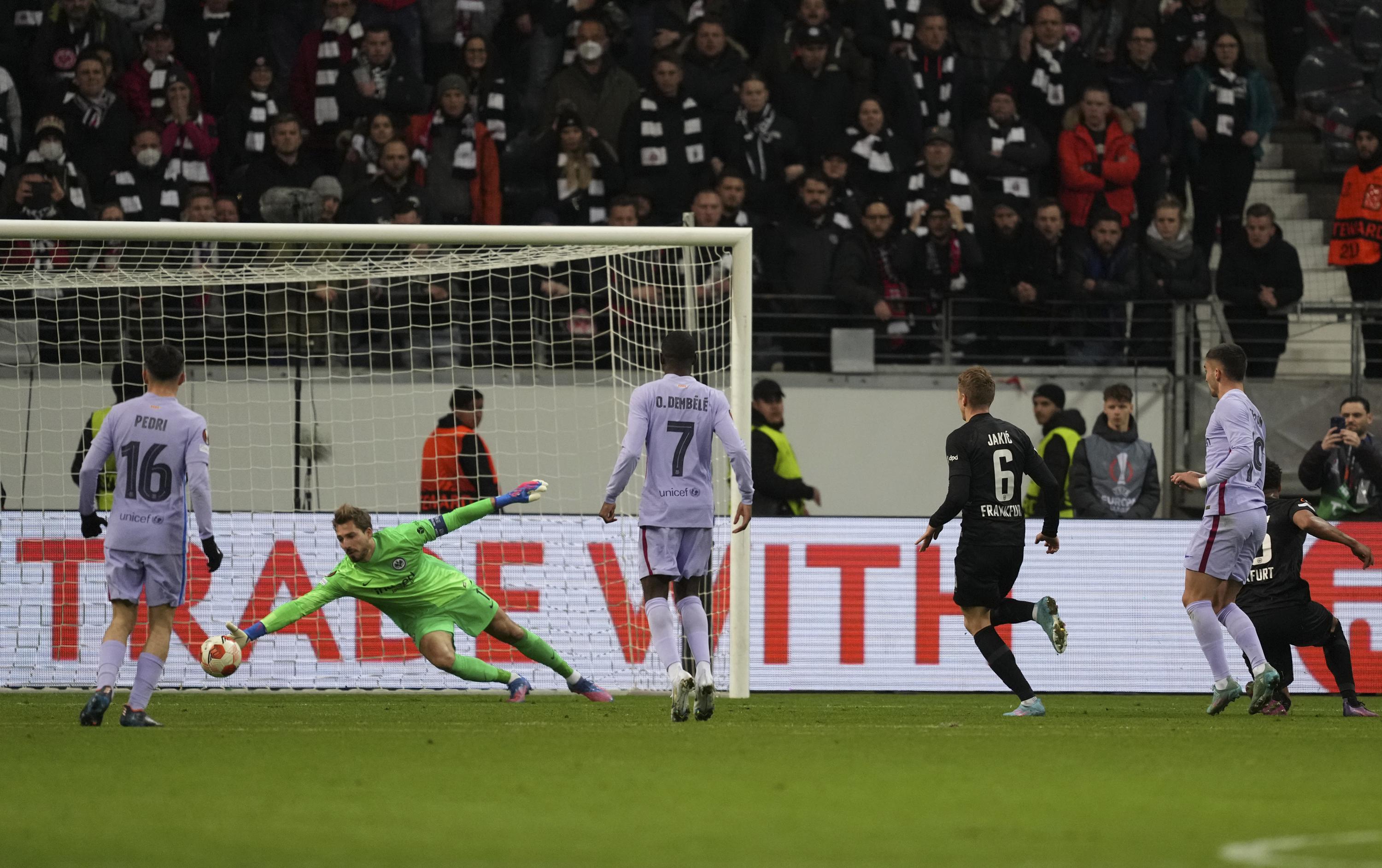 West Ham 1-1 Lyon: Ten-man Hammers hold French side to first-leg home draw  in Europa League quarter-final, Football News