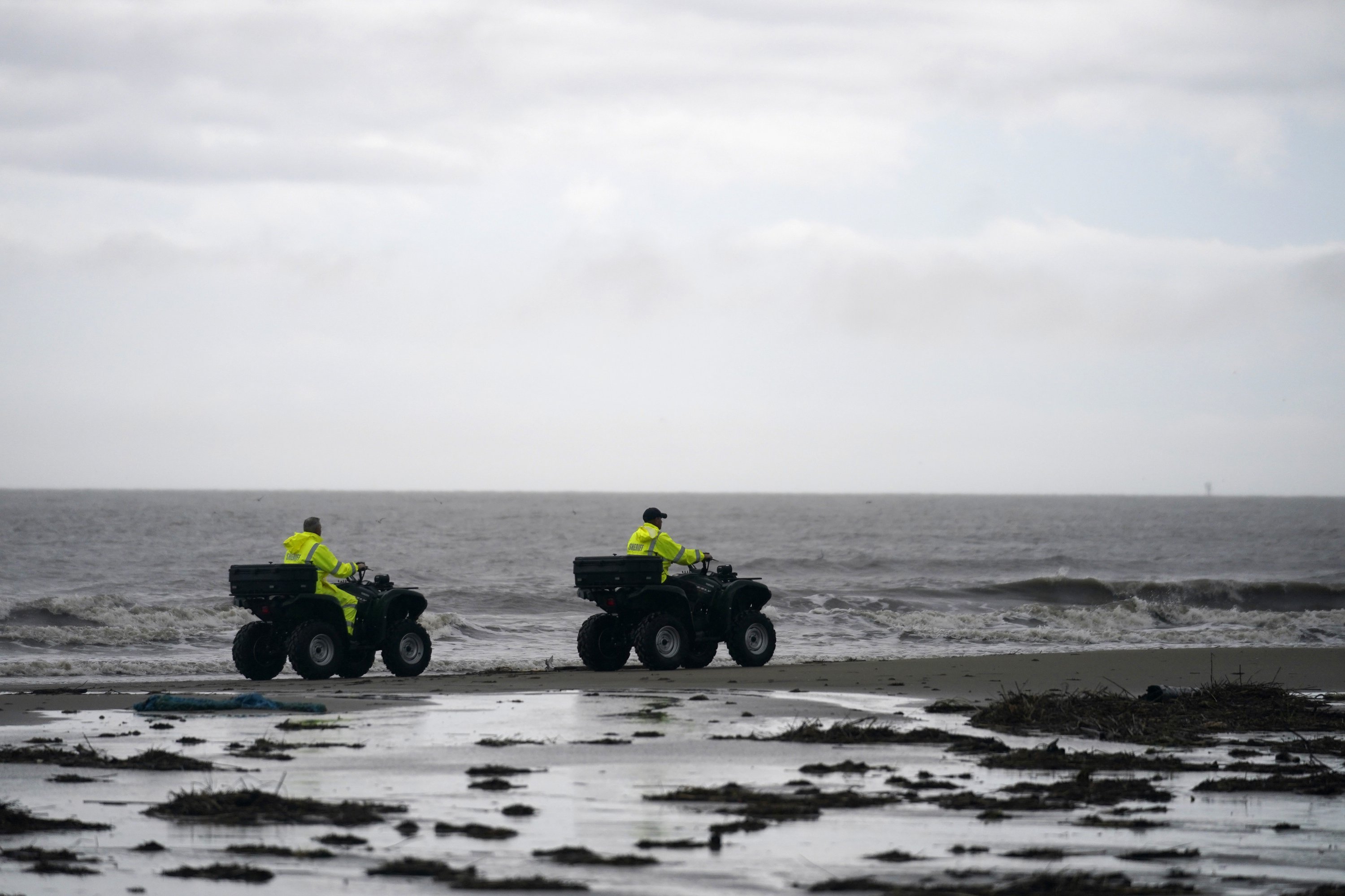 Weather delays divers from searching for shipwreck survivors - Vimarsana News