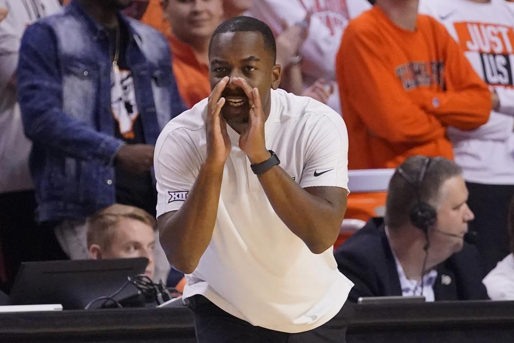 Oklahoma State head coach Mike Boynton Jr. shouts in the second half of an NCAA college basketball game against Texas Arlington, Tuesday, Nov. 9, 2021, in Stillwater, Okla. (AP Photo/Sue Ogrocki)