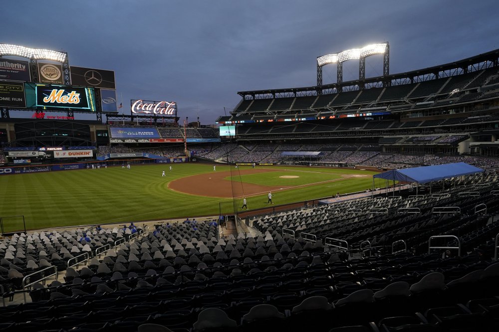 Citi Field se ve al anochecer antes de un juego de béisbol entre los Mets de Nueva York y los Orioles de Baltimore en Nueva York.