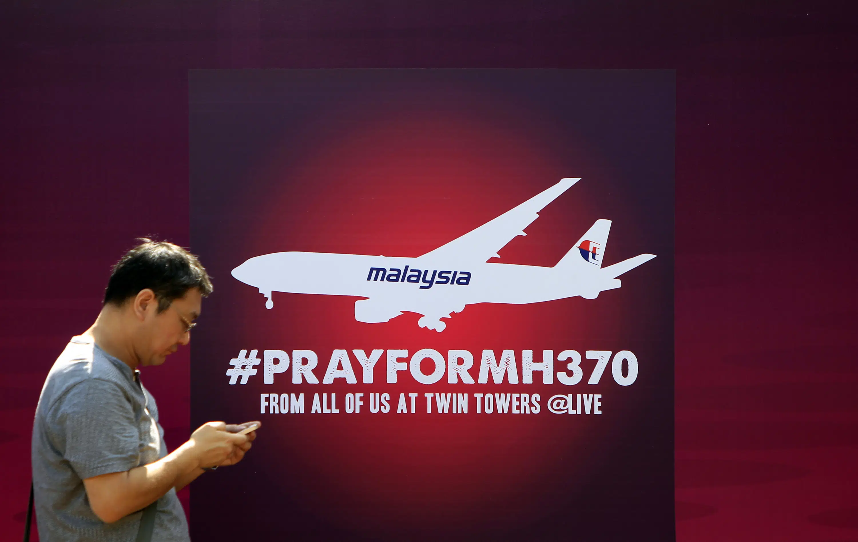 马来西亚，新加坡抨击喜剧演员对 MH370 飞机失踪的“攻击性”笑话