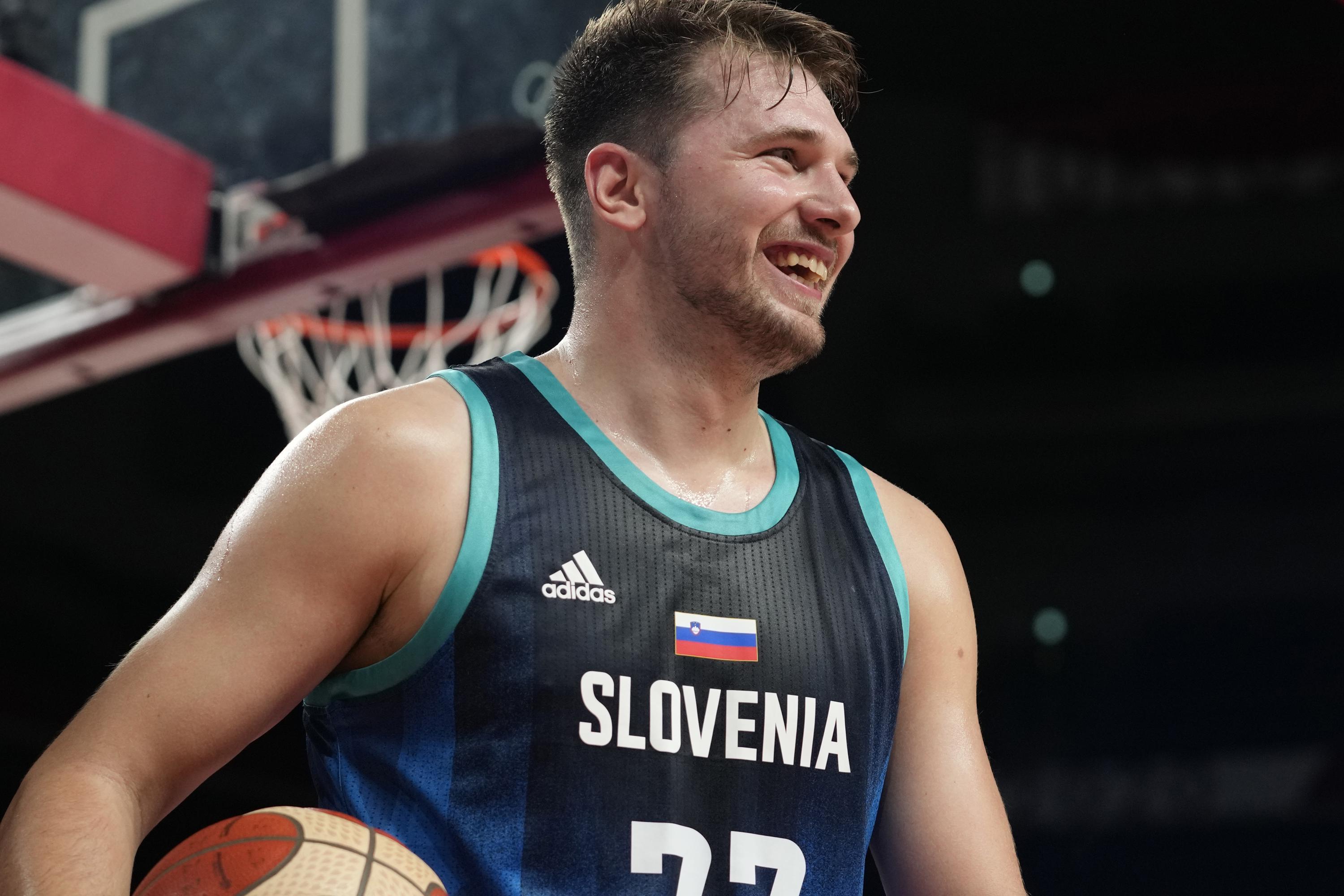 Doncic recibe excelentes críticas en su debut olímpico | AP News