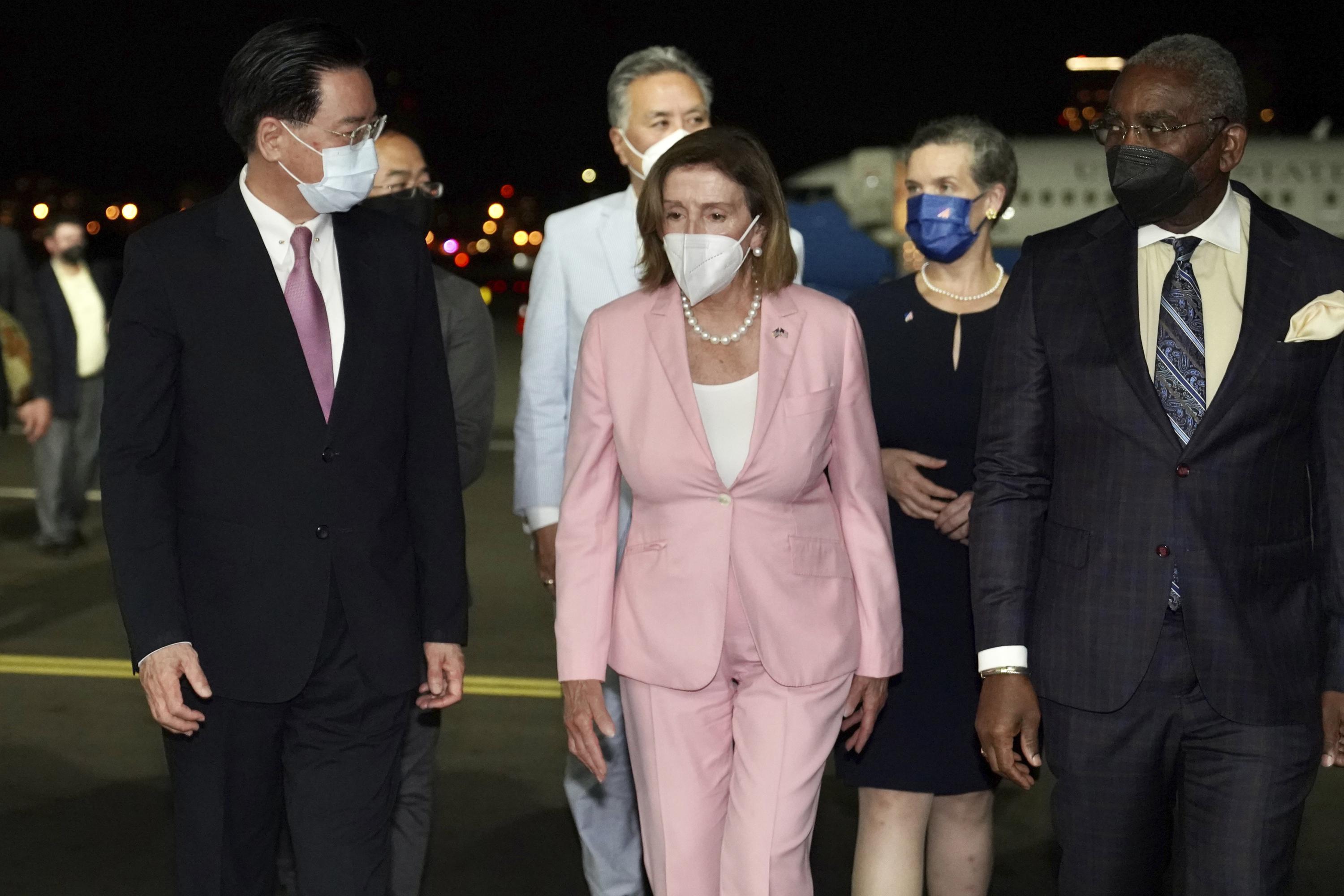 US House Speaker Pelosi arrives in Taiwan, defying Beijing | AP News