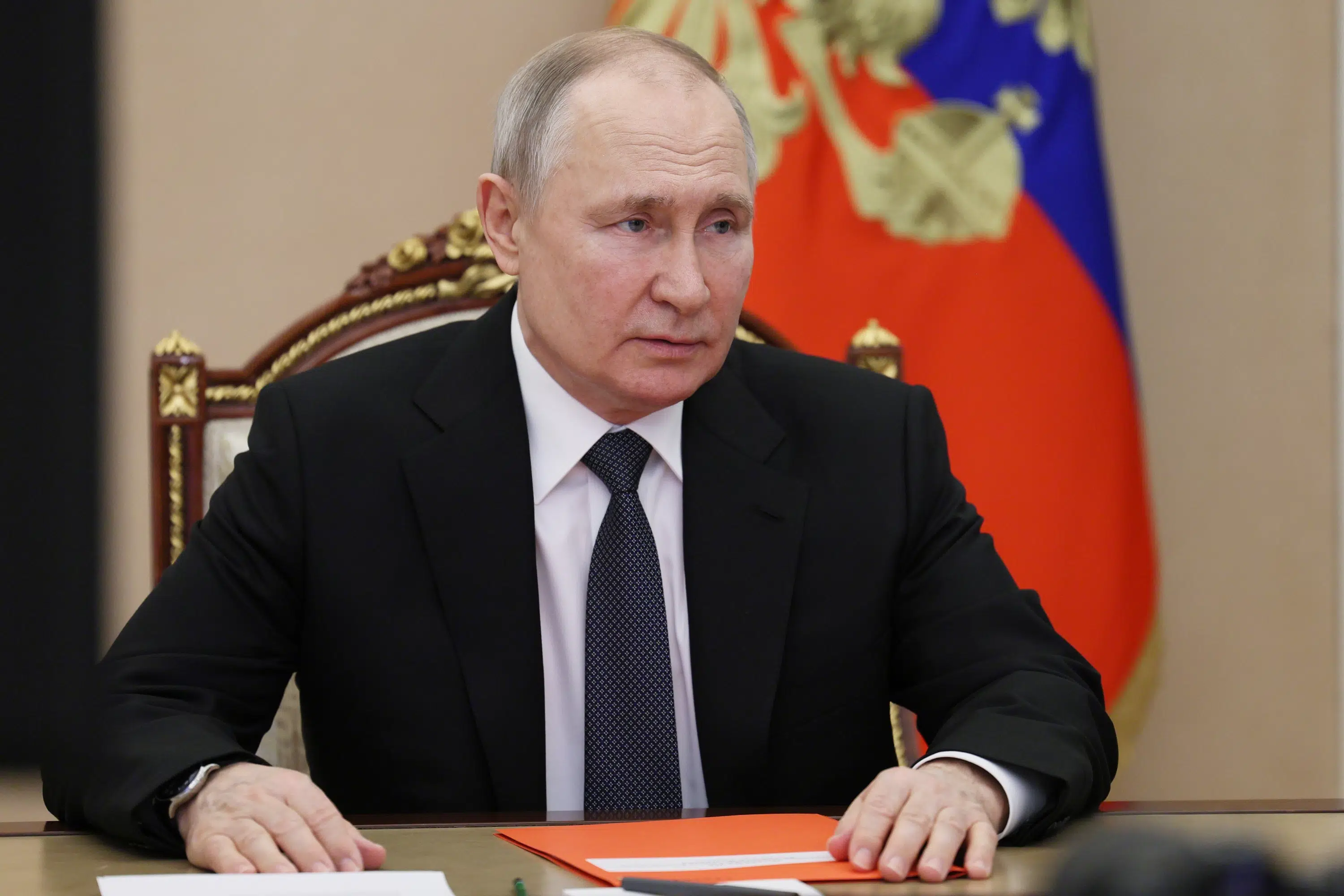 पुतिन ने इलेक्ट्रॉनिक अनिवार्य सूचनाओं की अनुमति देने वाले बिल पर हस्ताक्षर किए