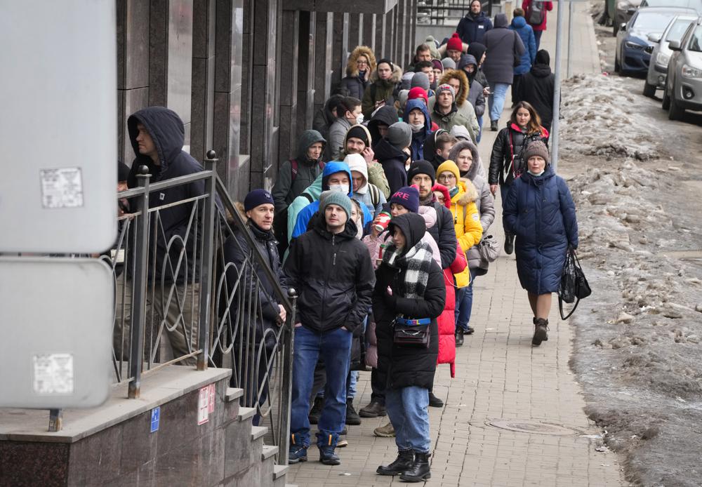 Russians Line Up At Banks Ruble Drops In Value Due To Sanctions Bcnn1 Wp 