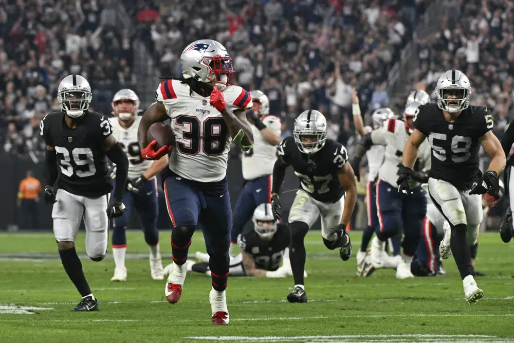 Jones snags lateral on final play, Raiders stun Patriots - The San