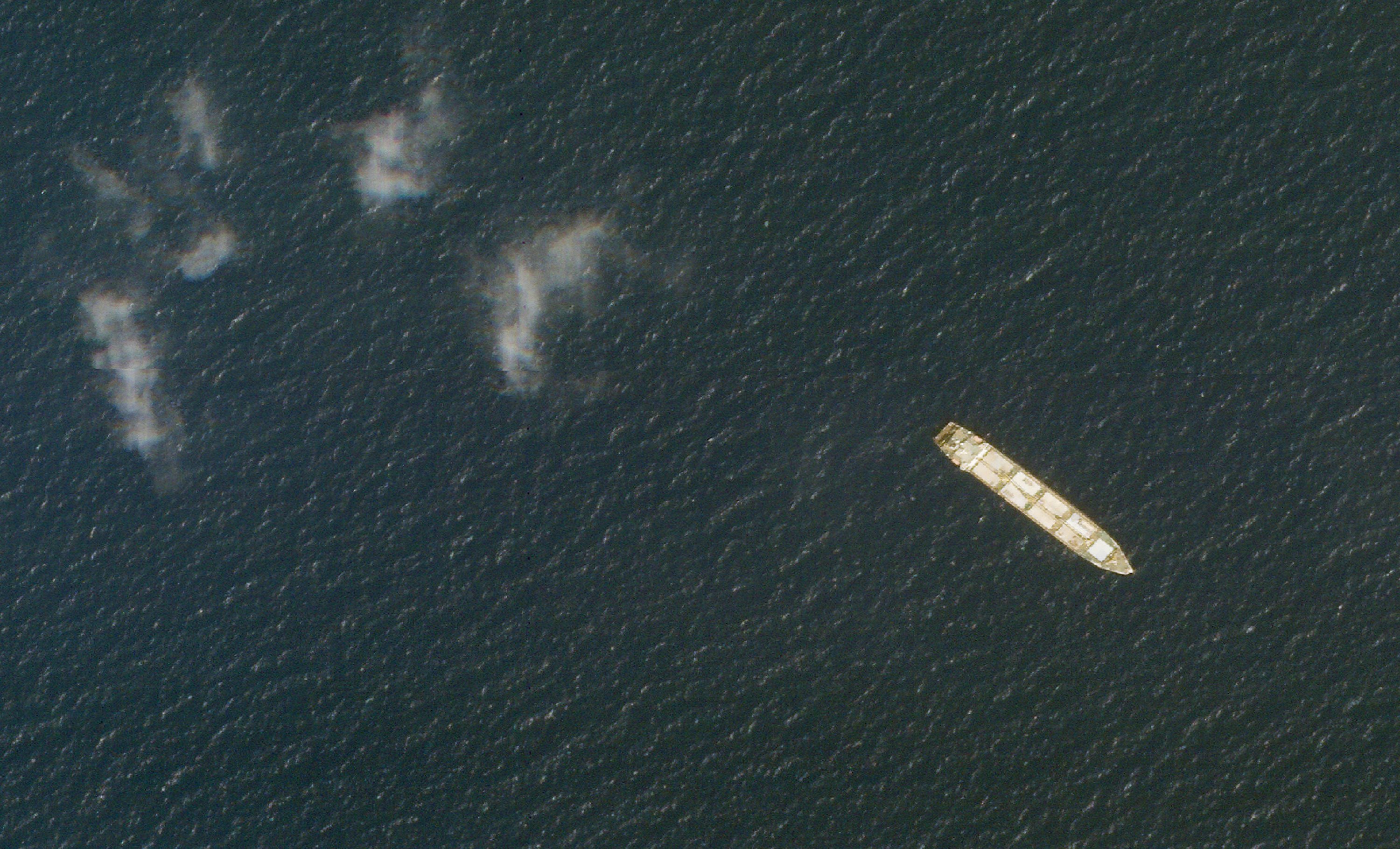 Televisora iraní admite ataque a un barco iraní en Mar Rojo