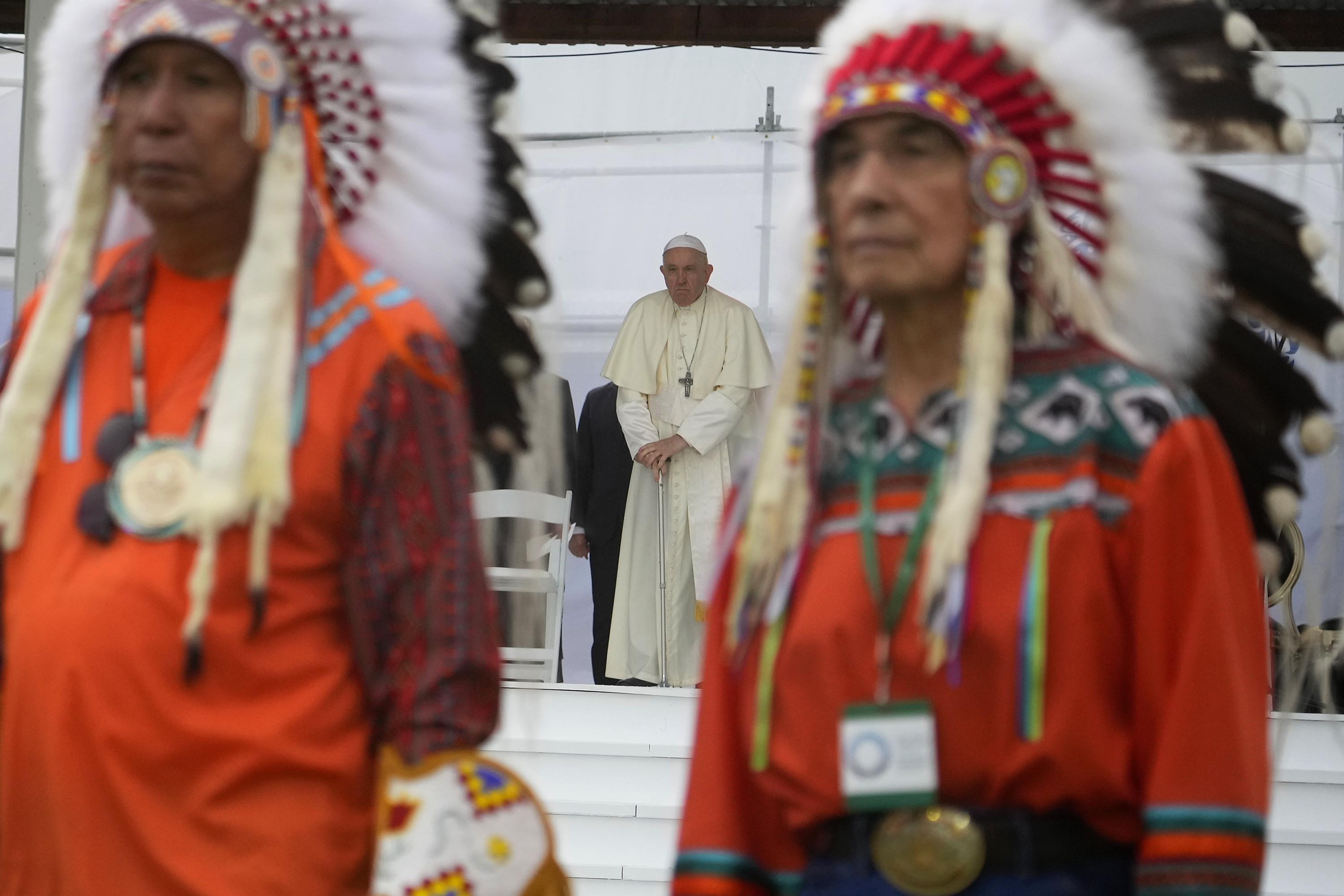 Papa emite desculpas históricas por abuso escolar no Canadá