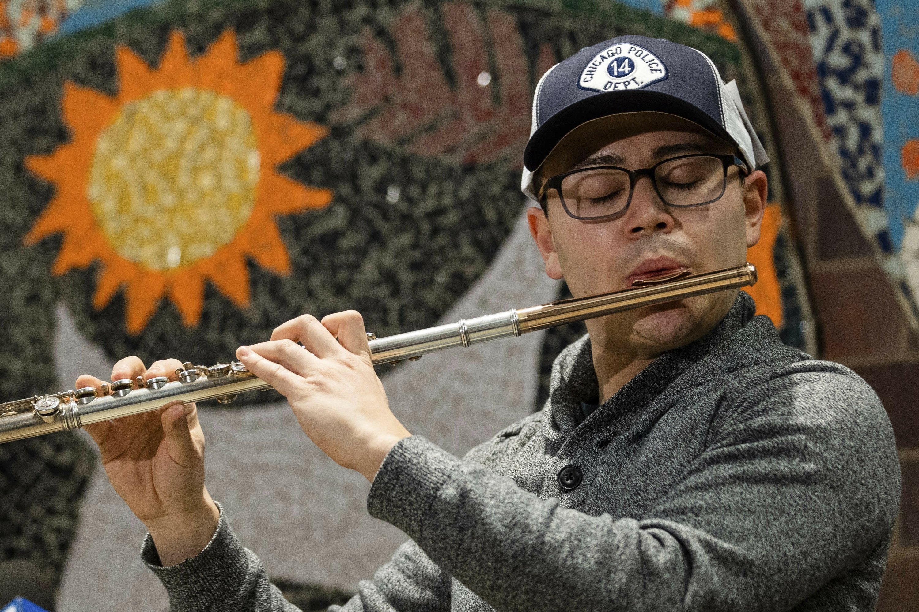 A $ 22,000 flute lost on the Chicago train appears in a pawn shop