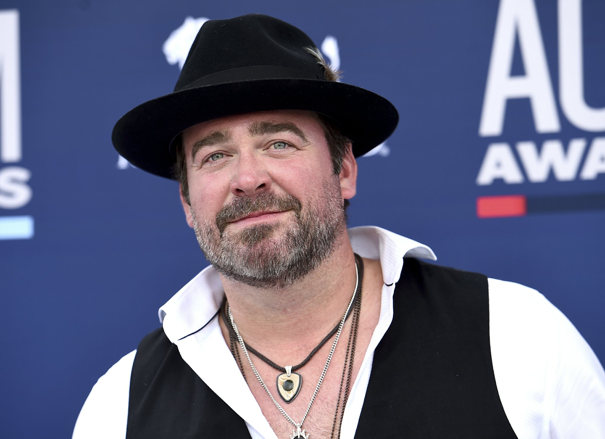 Country singer Lee Brice to miss CMA Awards due to COVID-19 | AP News